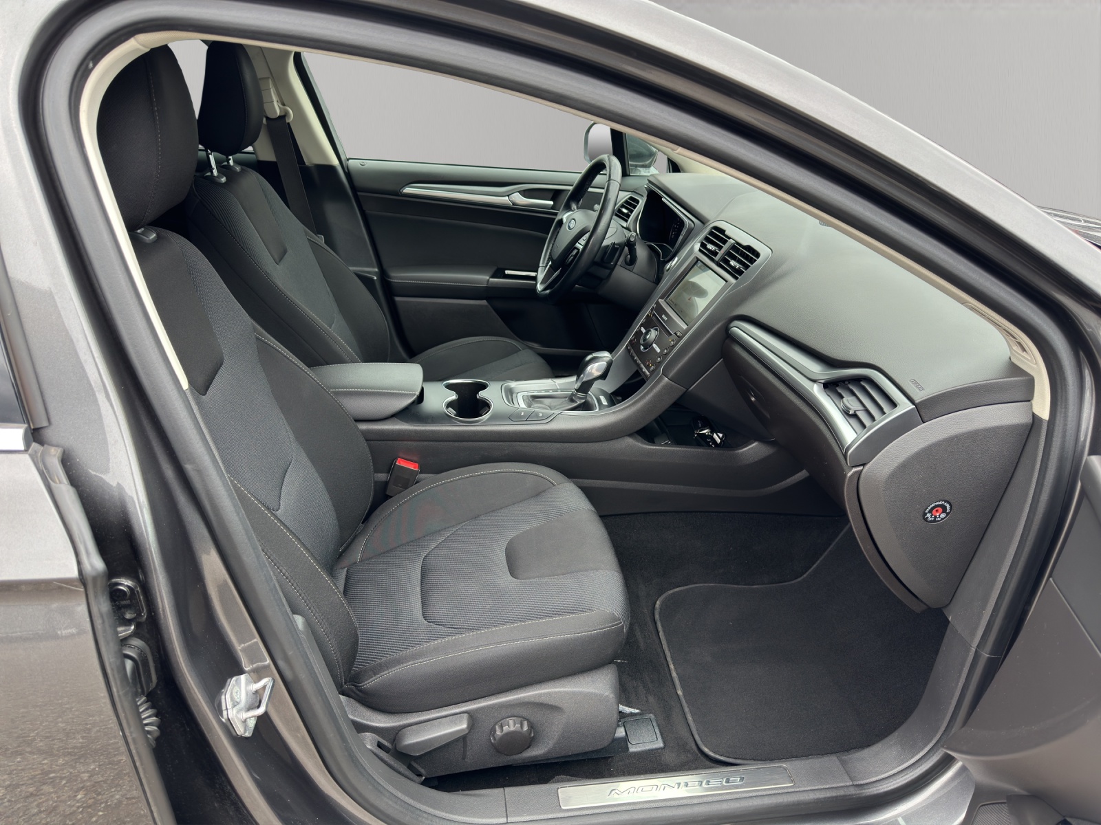 FORD Mondeo 2.0 TDCi Trend PowerShift-image-8