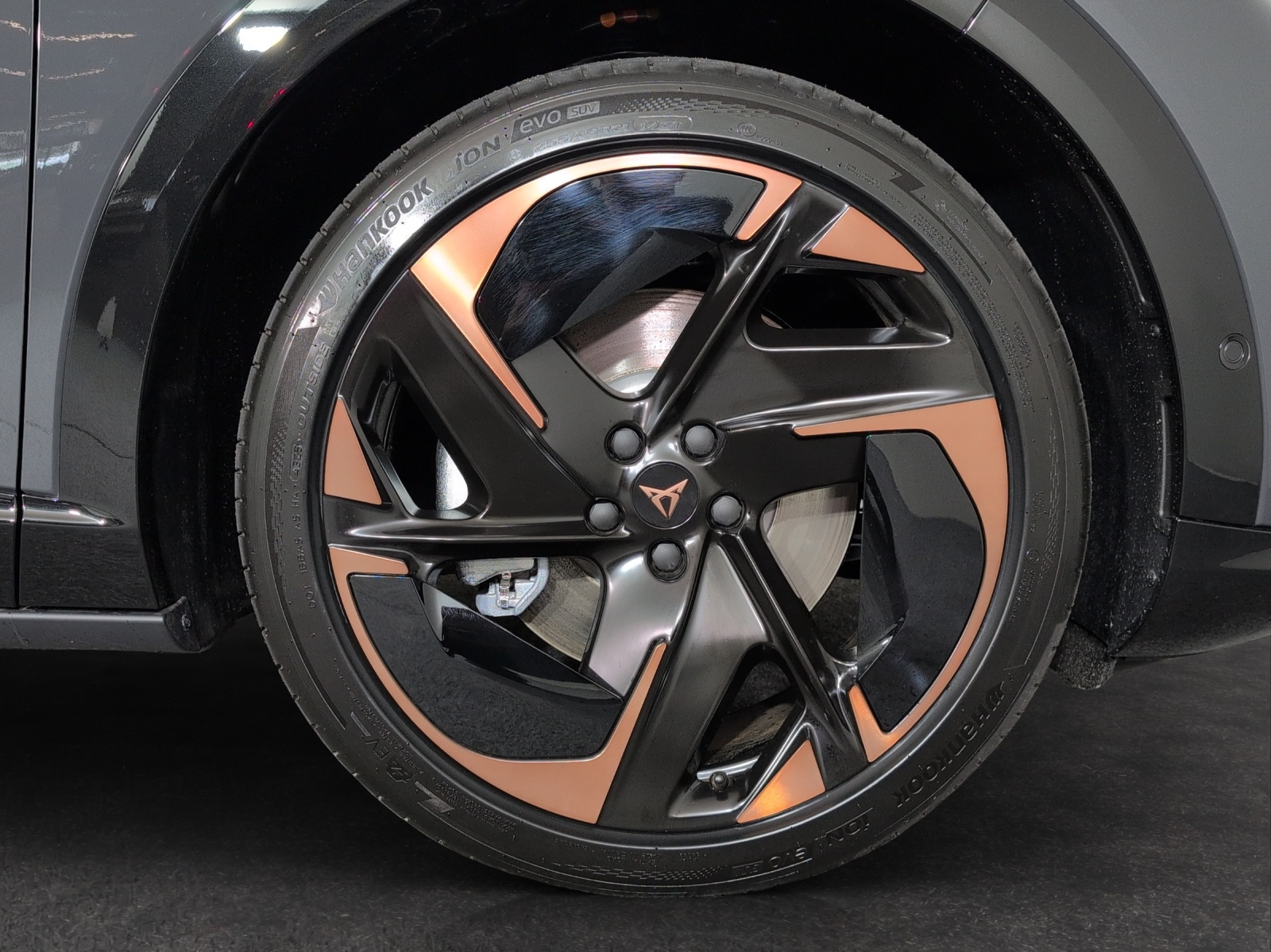 CUPRA Tavascan Type 9 77 kWh VZ Adrenaline-image-4