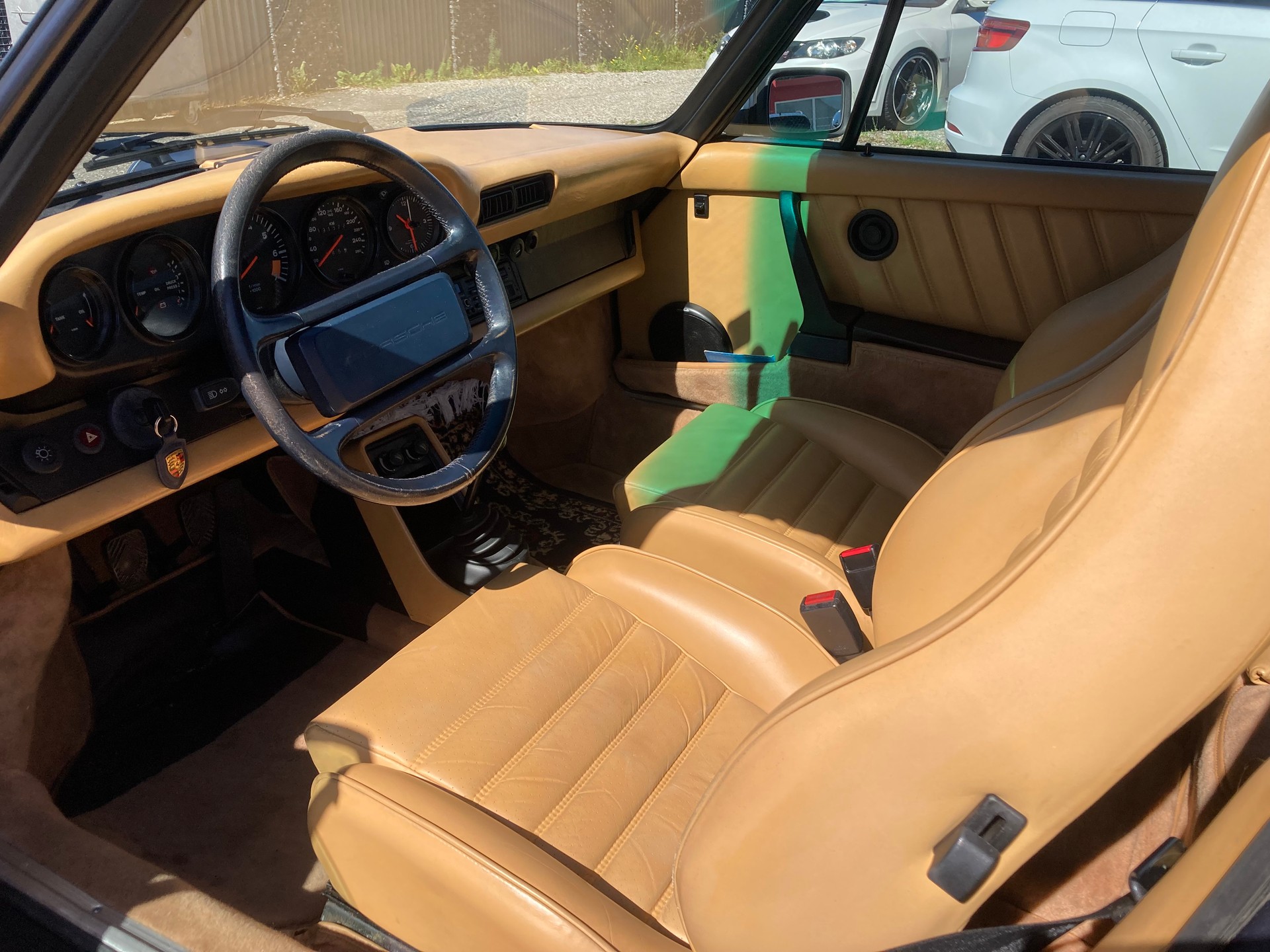 PORSCHE 911 Carrera Targa-image-5