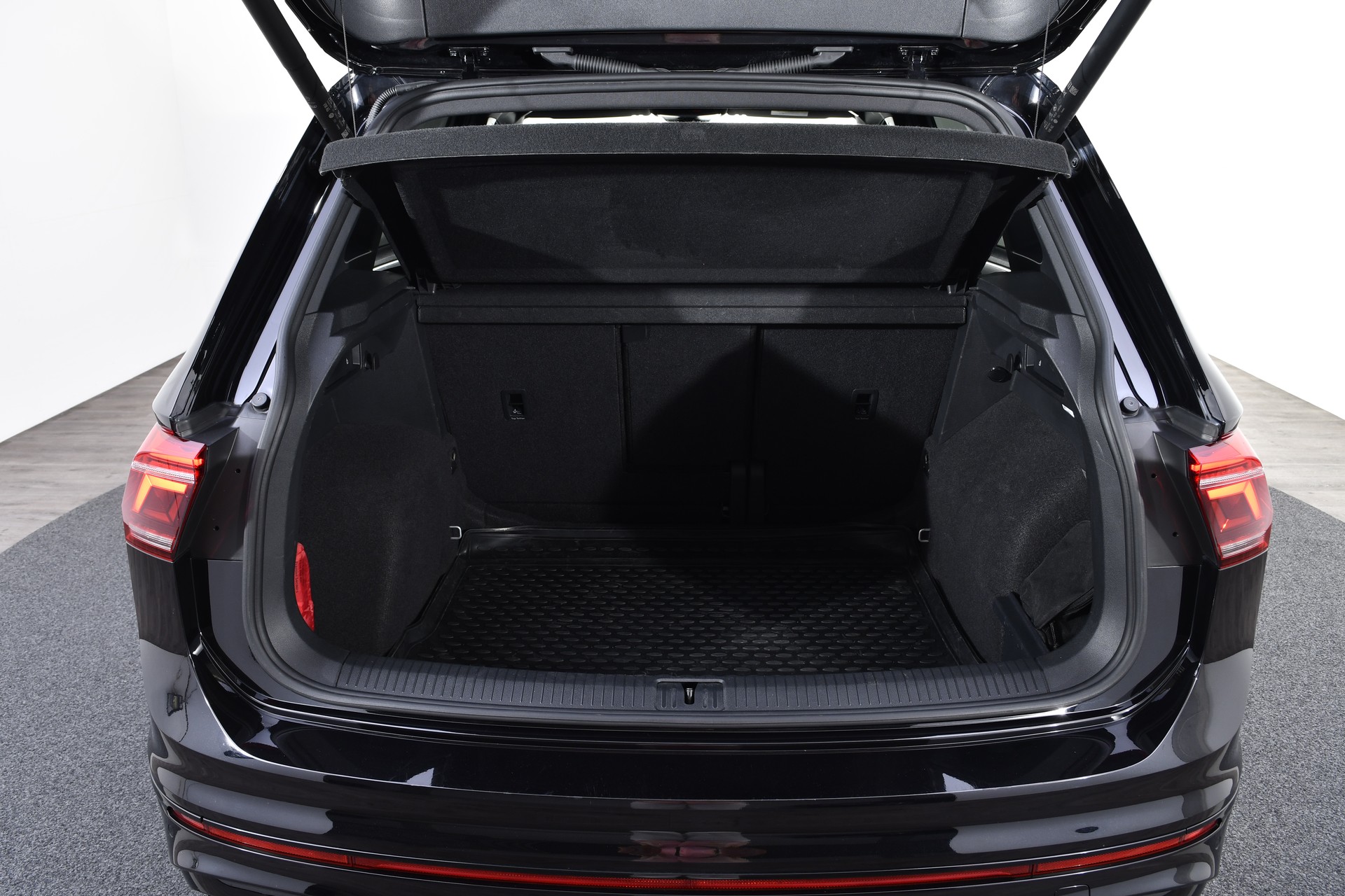 VW Tiguan 2.0TSI R 4Motion DSG-image-20
