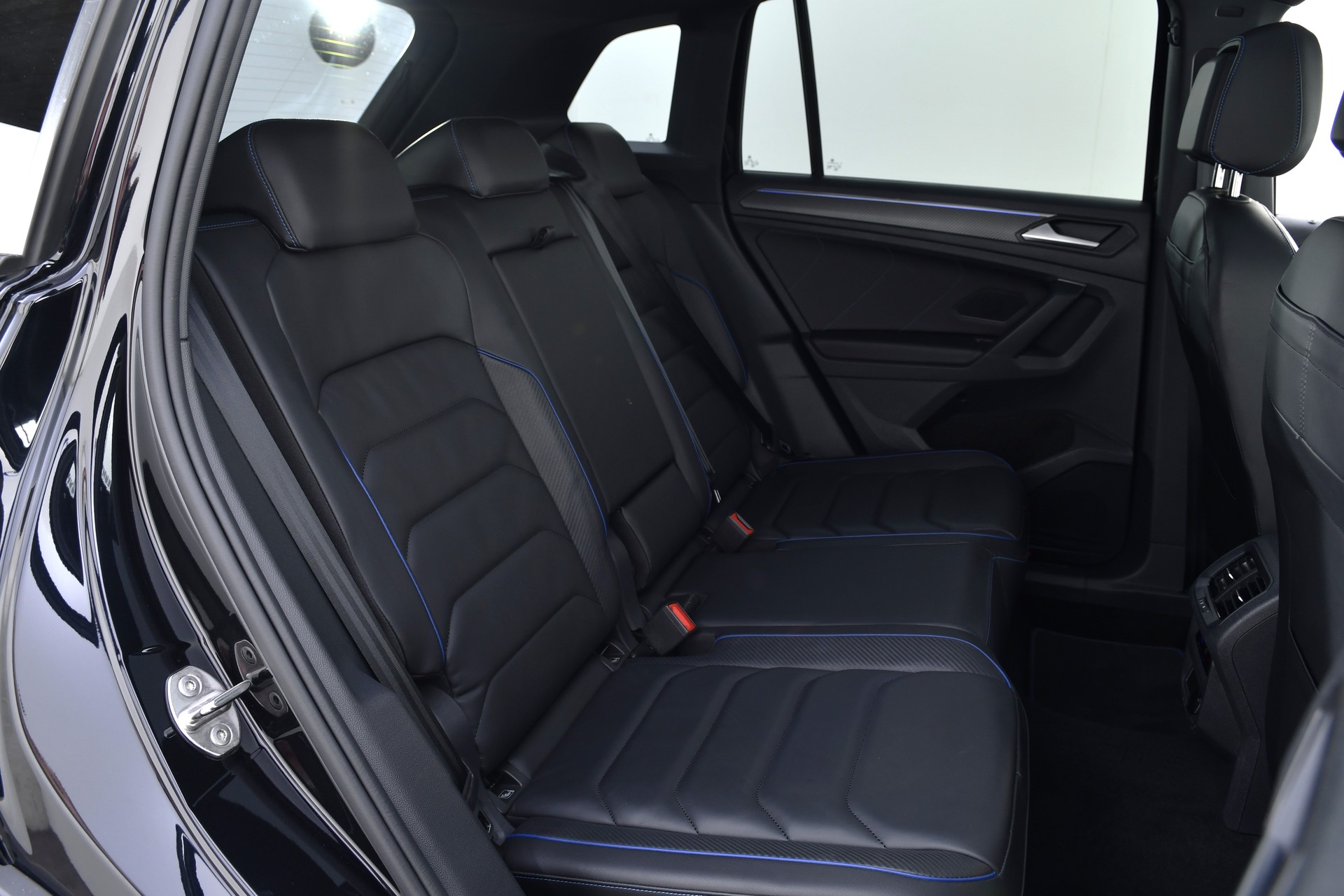 VW Tiguan 2.0TSI R 4Motion DSG-image-18