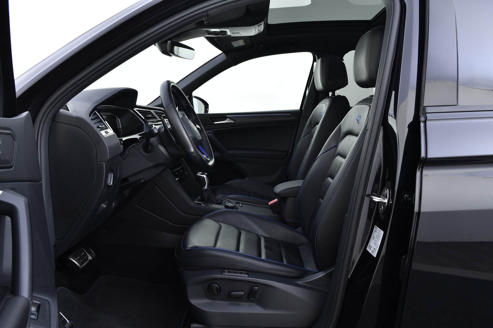 VW Tiguan 2.0TSI R 4Motion DSG-image-9