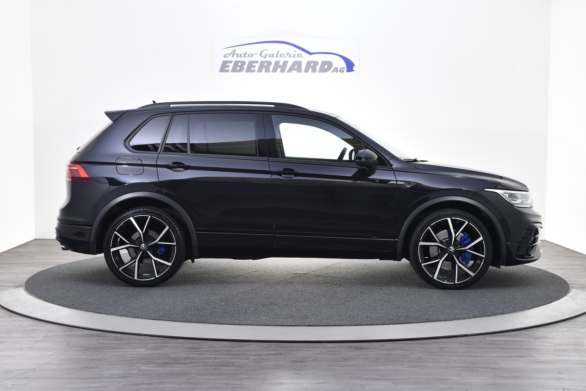 VW Tiguan 2.0TSI R 4Motion DSG-image-5