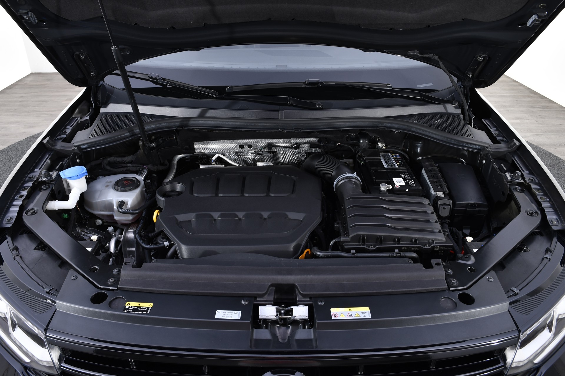 VW Tiguan 2.0TSI R 4Motion DSG-image-24