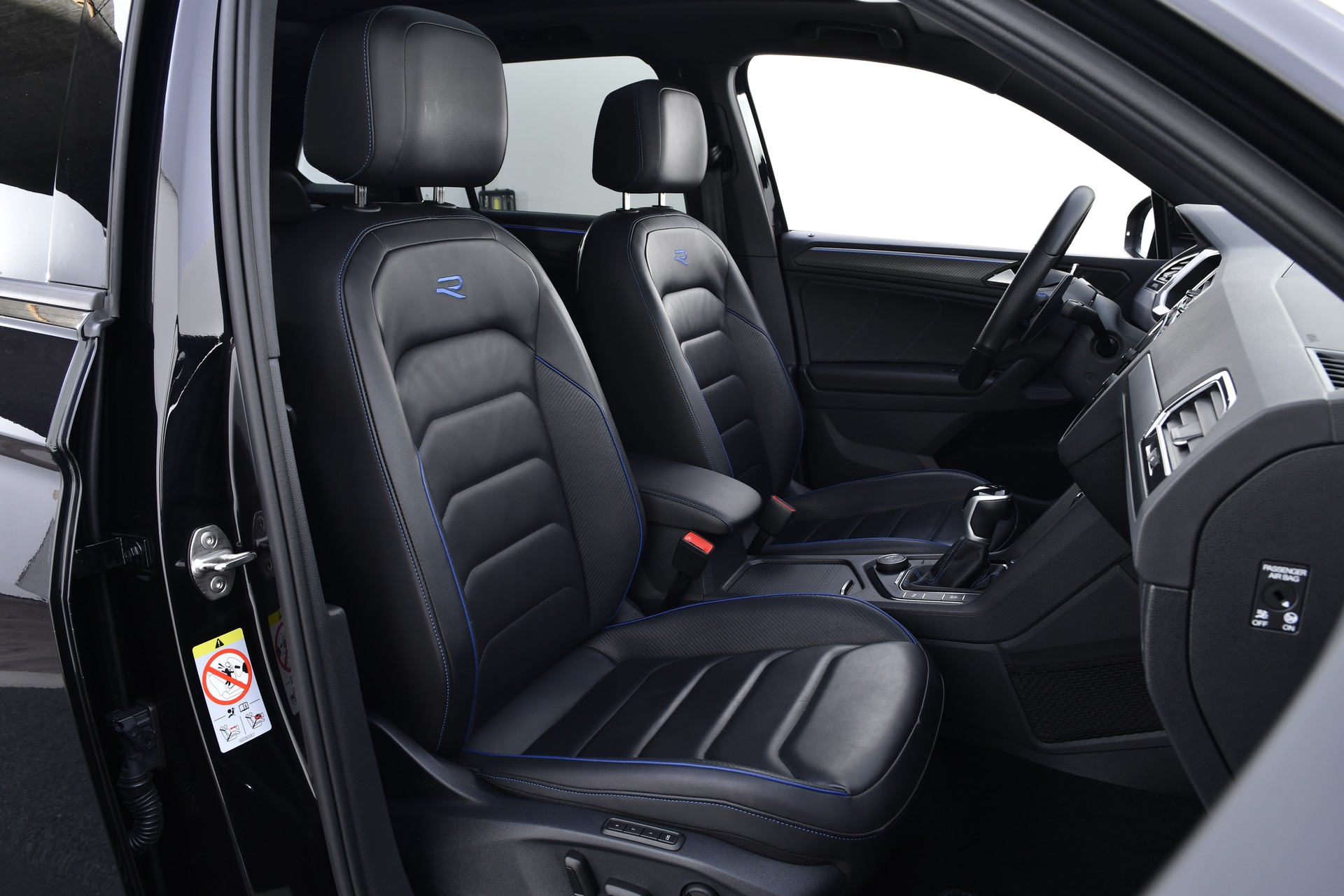 VW Tiguan 2.0TSI R 4Motion DSG-image-17