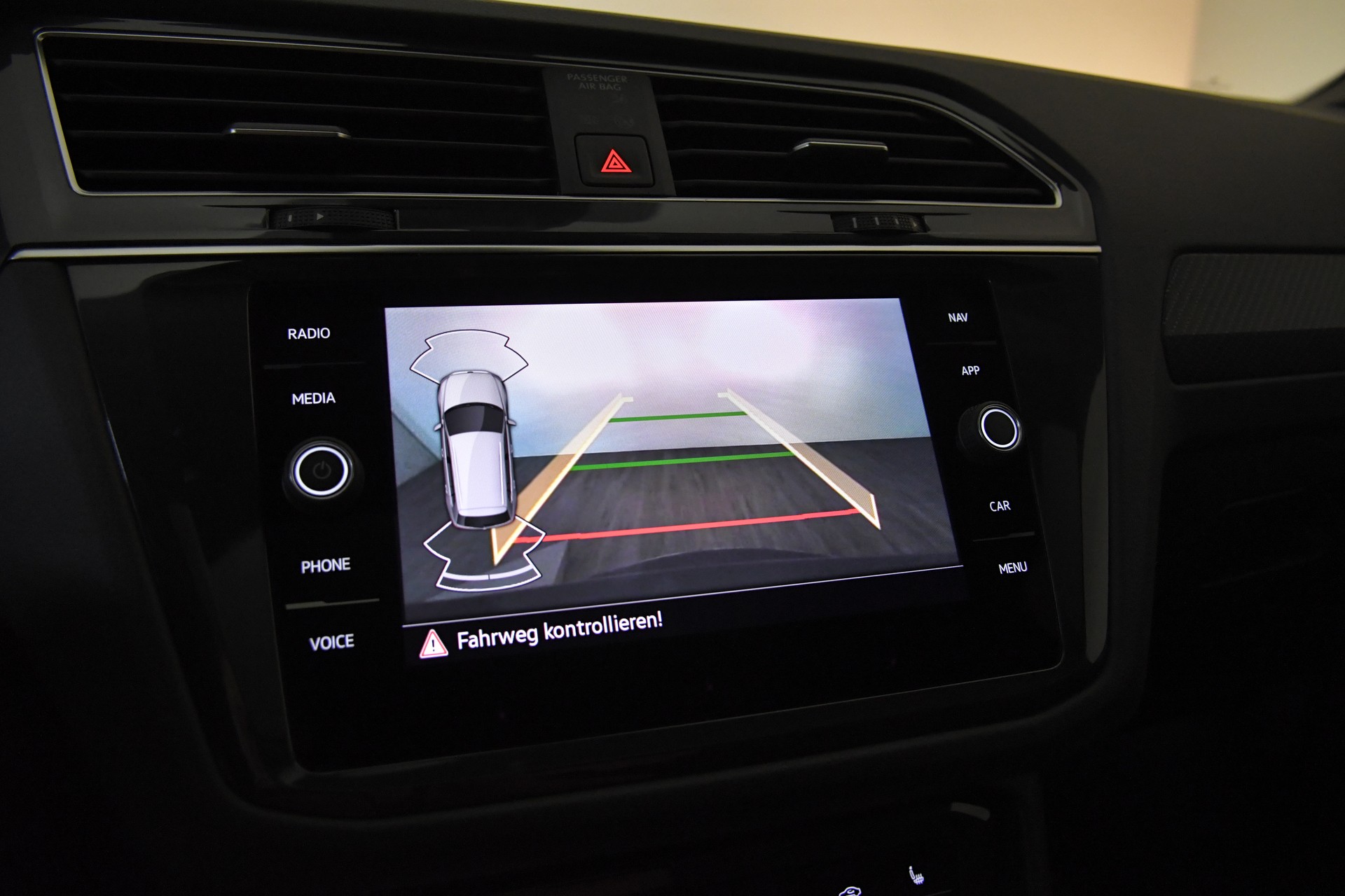 VW Tiguan 2.0TSI R 4Motion DSG-image-21