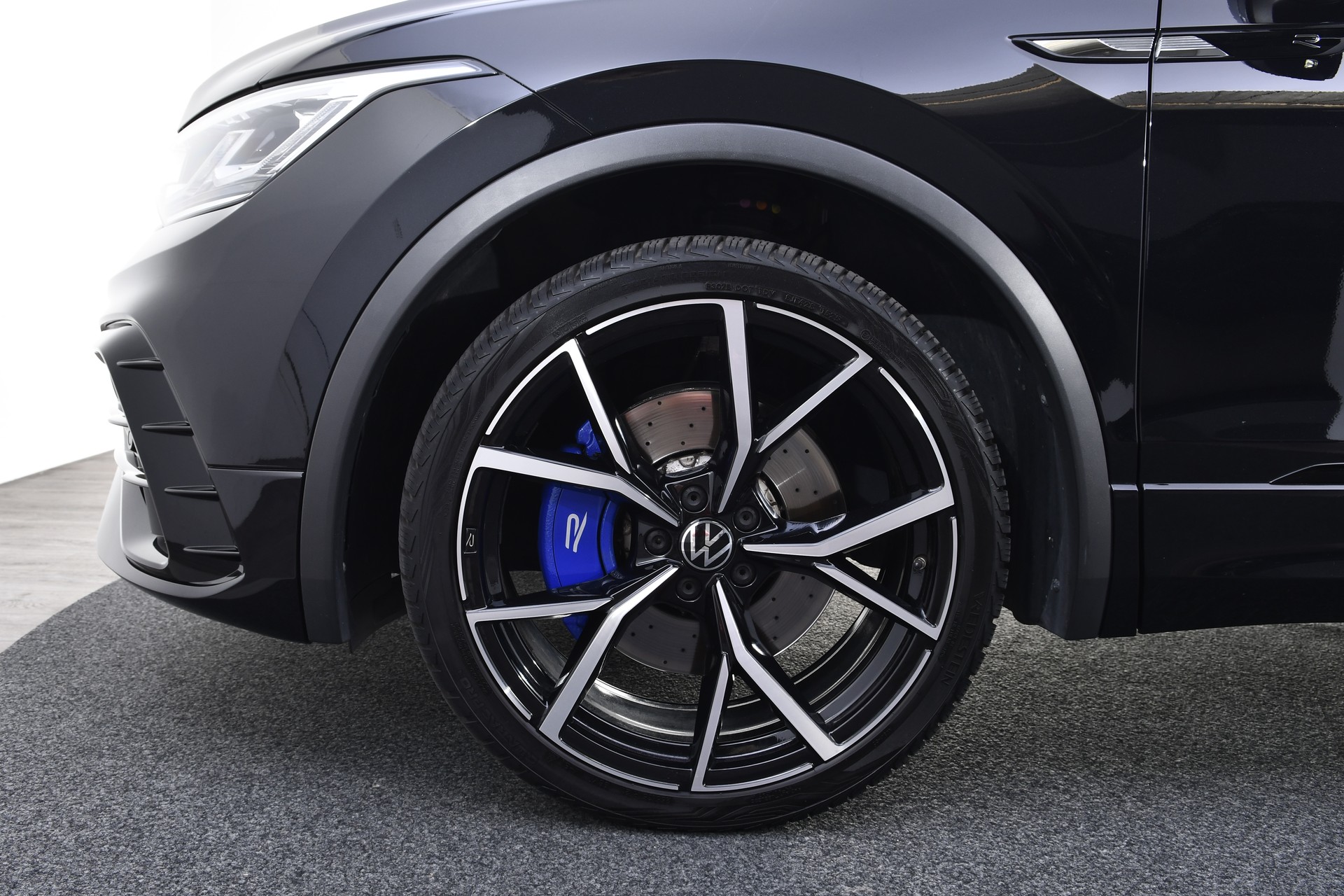 VW Tiguan 2.0TSI R 4Motion DSG-image-22