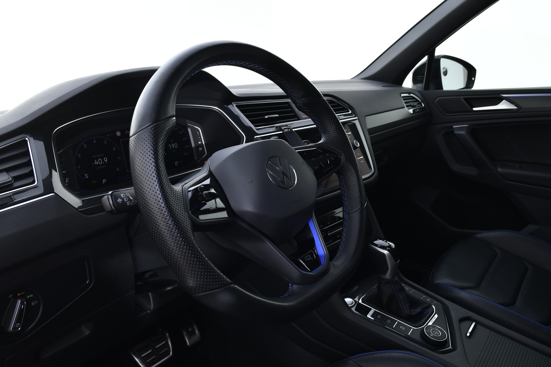 VW Tiguan 2.0TSI R 4Motion DSG-image-15