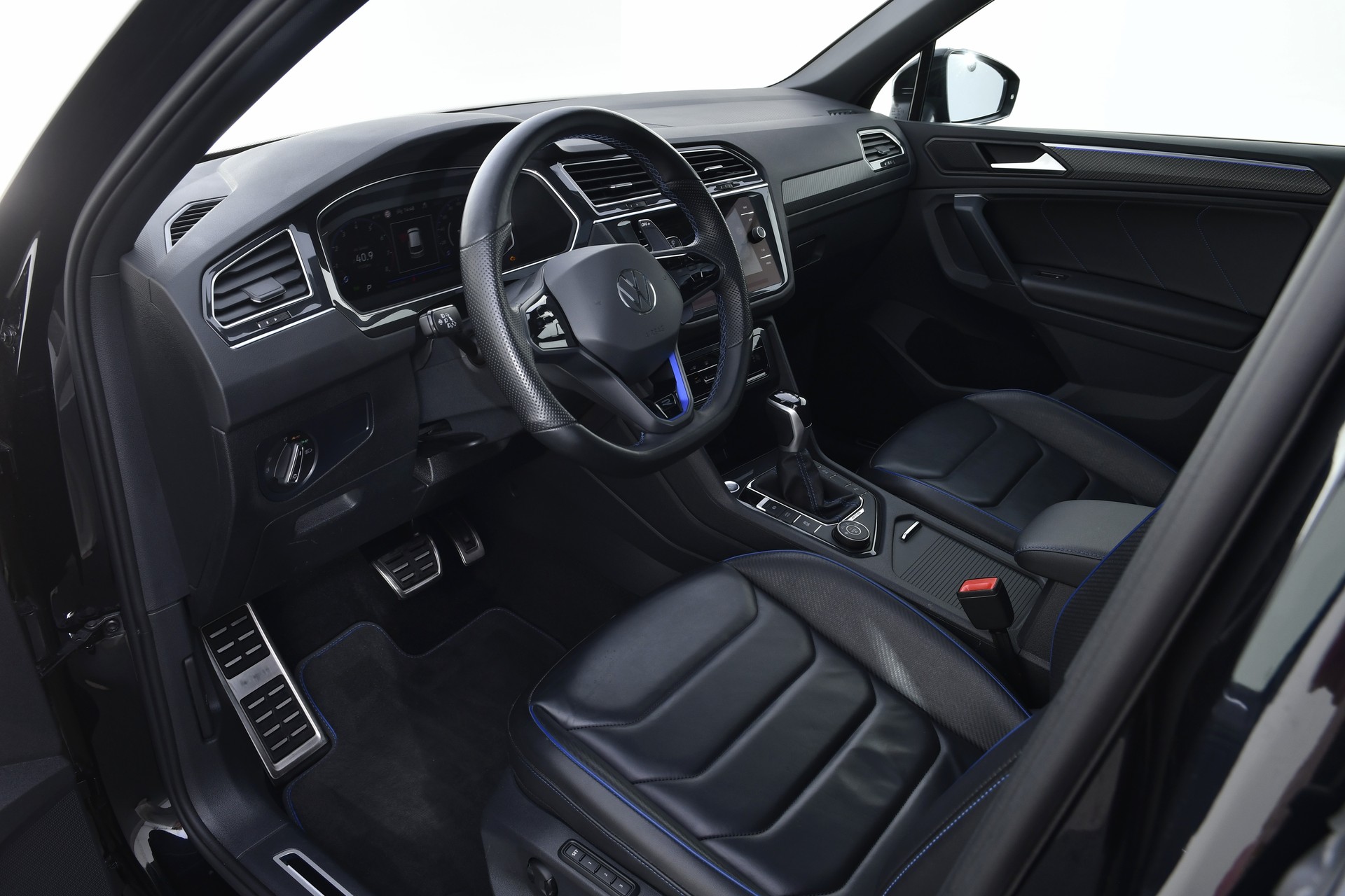 VW Tiguan 2.0TSI R 4Motion DSG-image-10