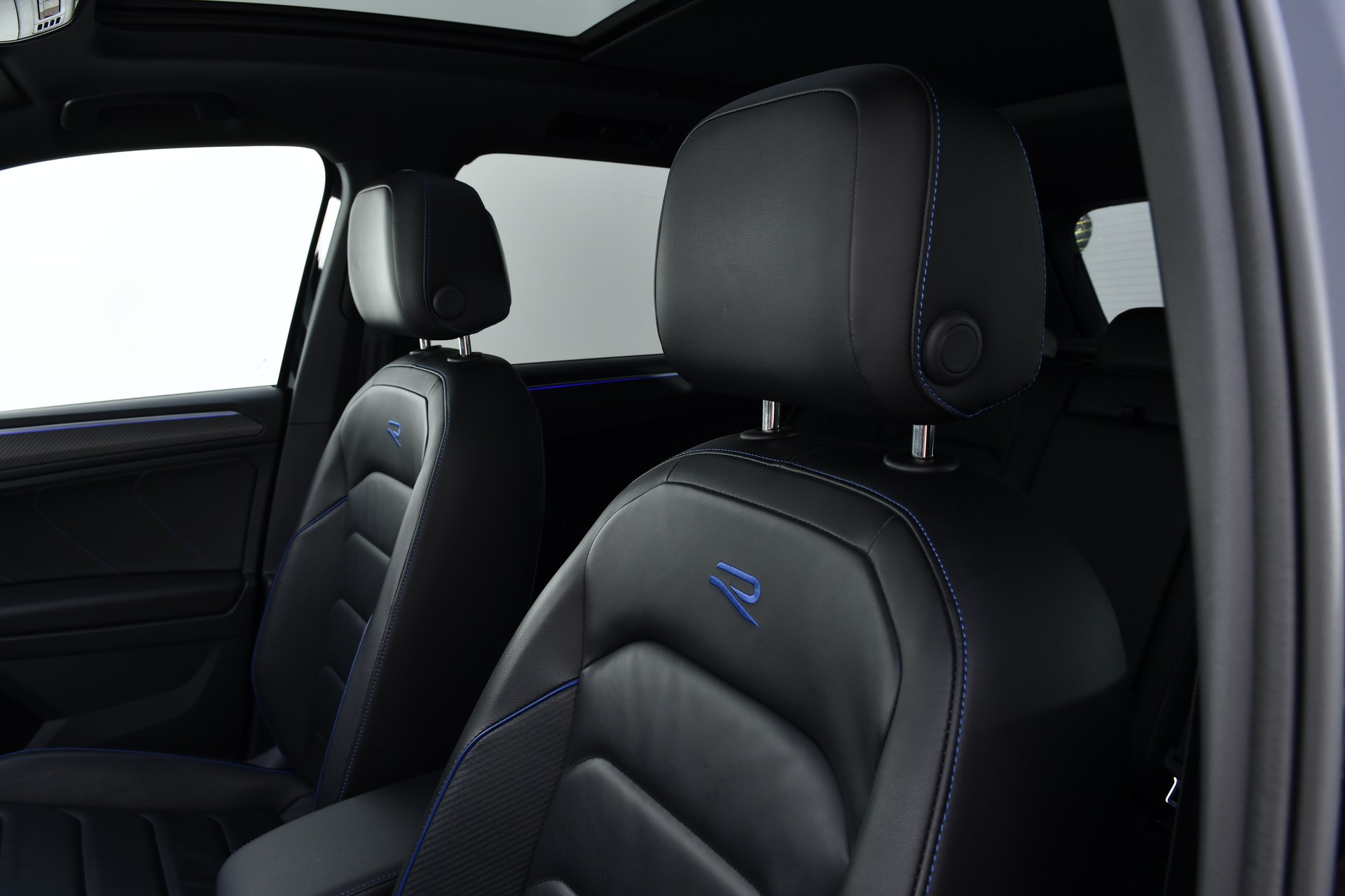 VW Tiguan 2.0TSI R 4Motion DSG-image-13