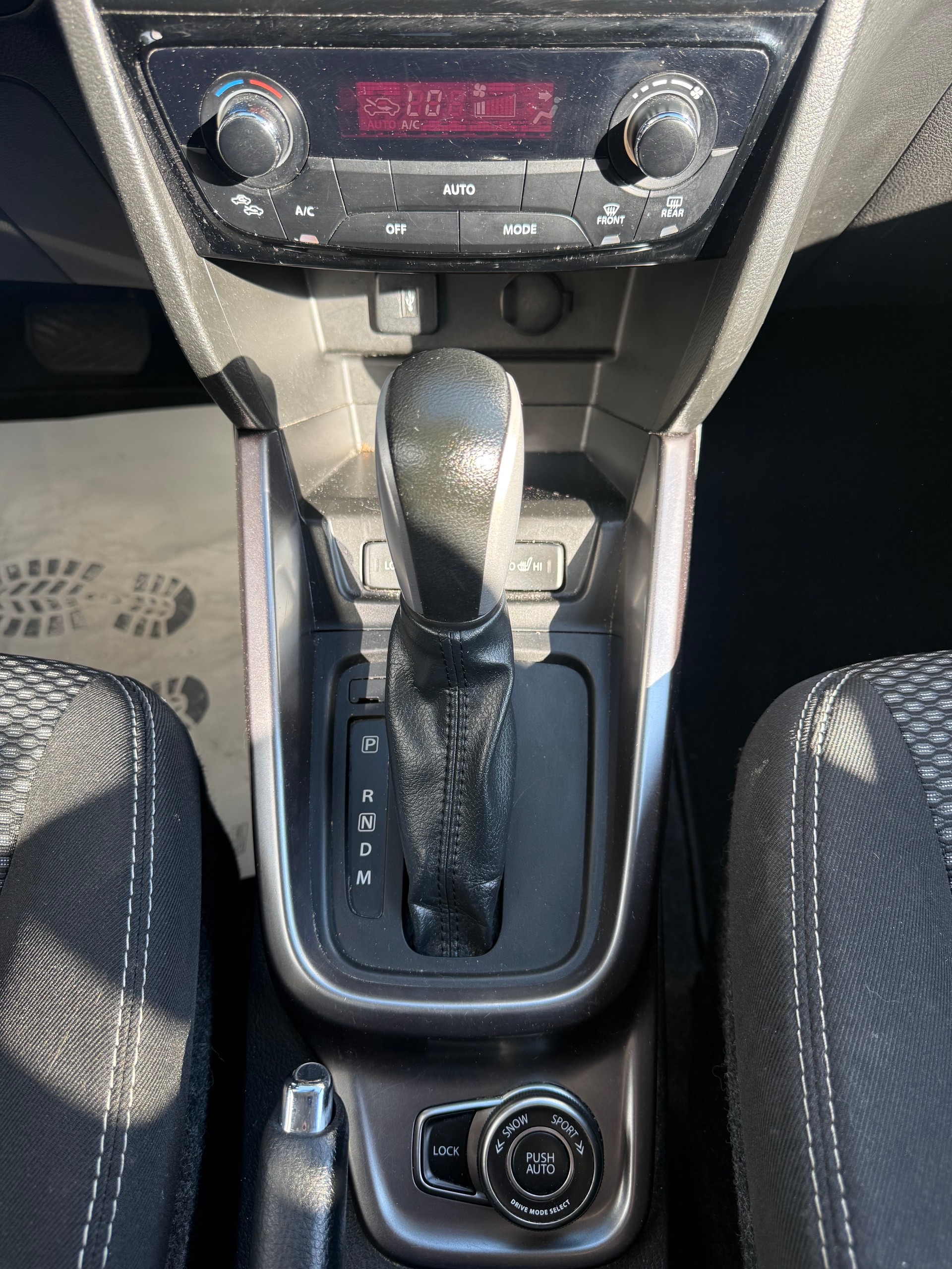 SUZUKI Vitara 1.4 Boosterjet Compact + Automatic-image-13