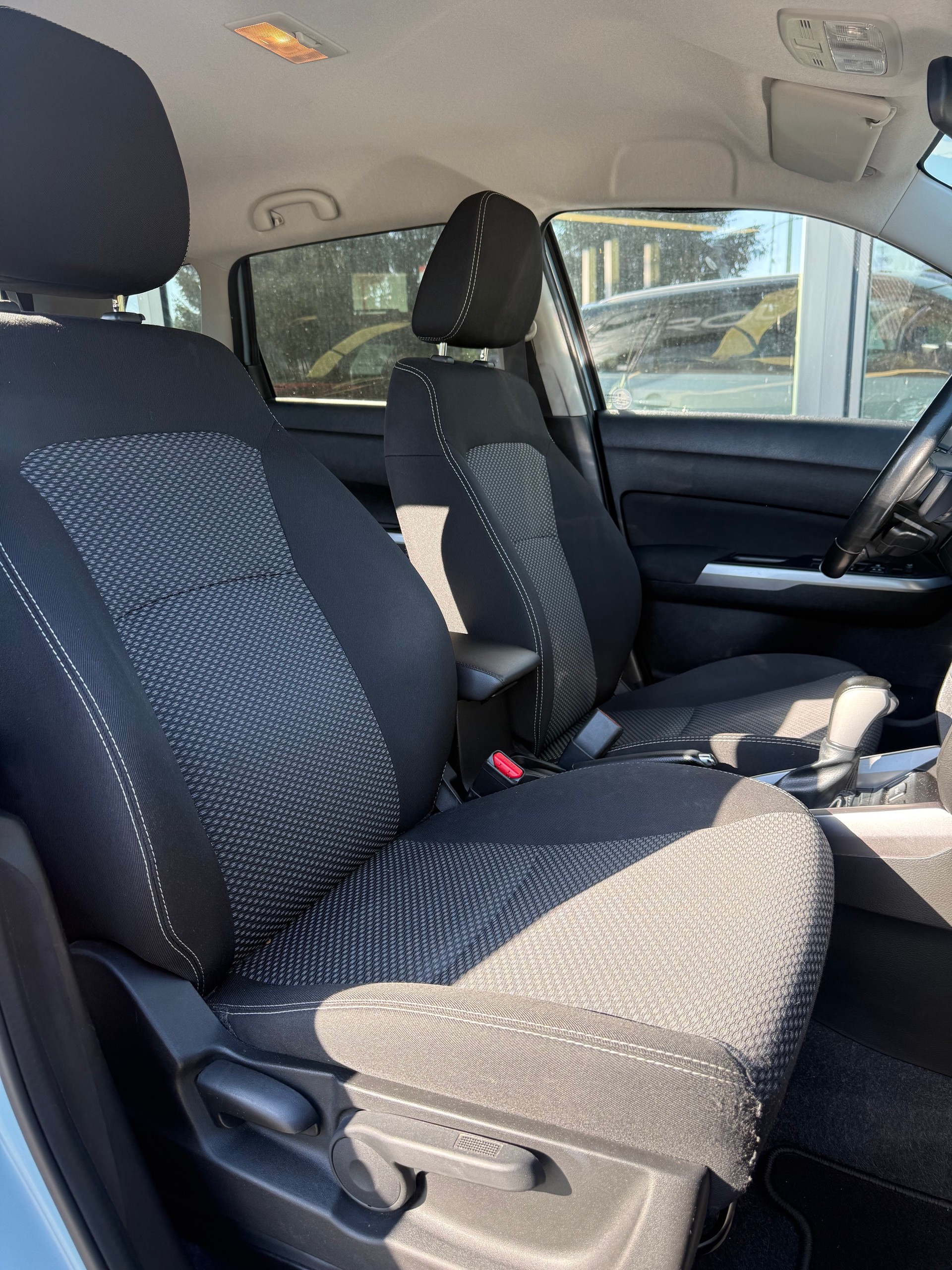 SUZUKI Vitara 1.4 Boosterjet Compact + Automatic-image-9