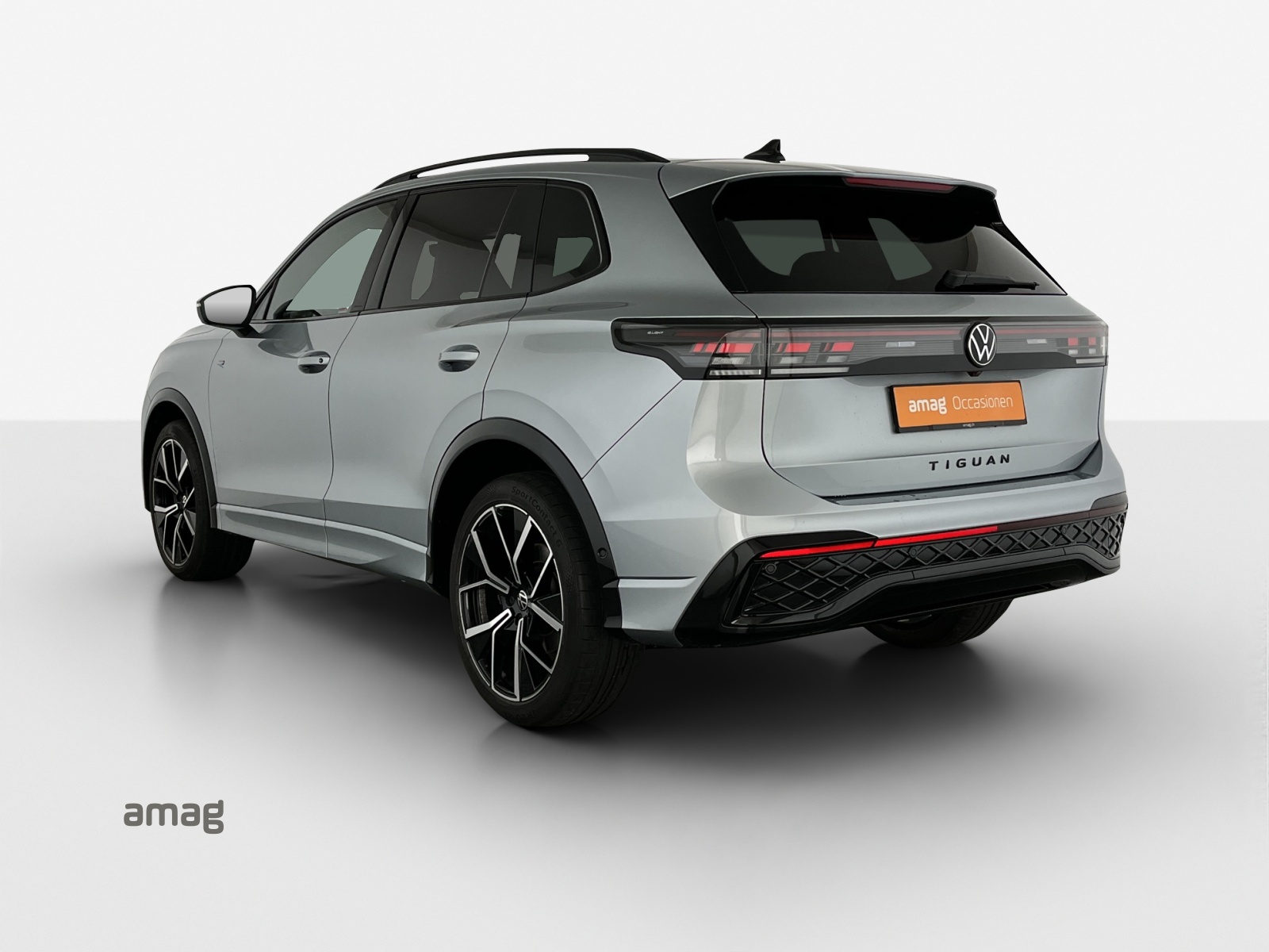 VW Tiguan 2.0 TSI DSG R-Line 4Motion-image-2