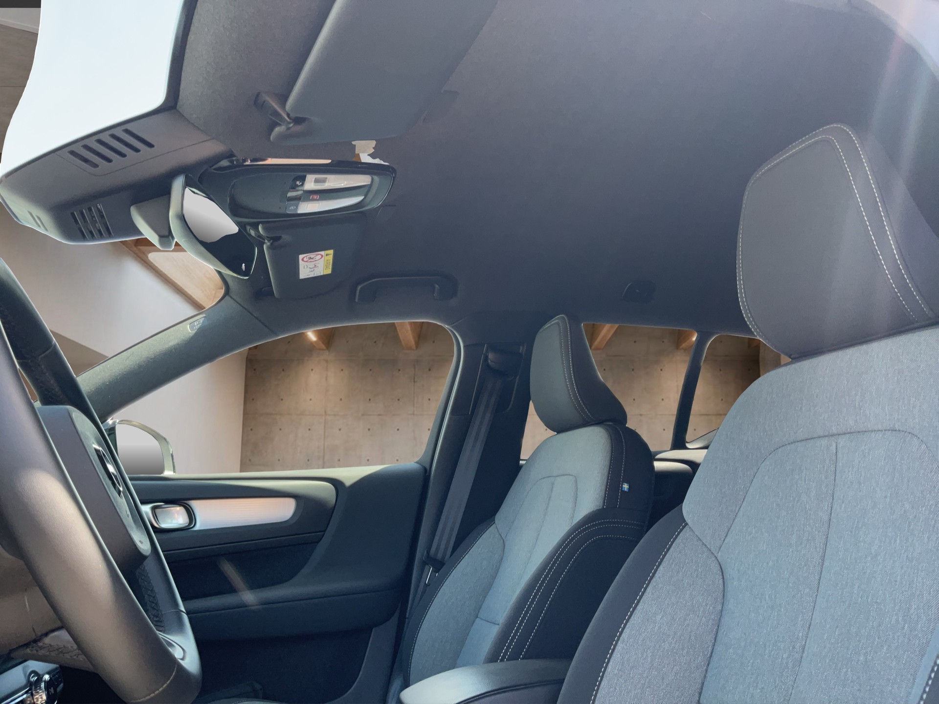 VOLVO XC40 2.0 B3 MH Plus Dark-image-13