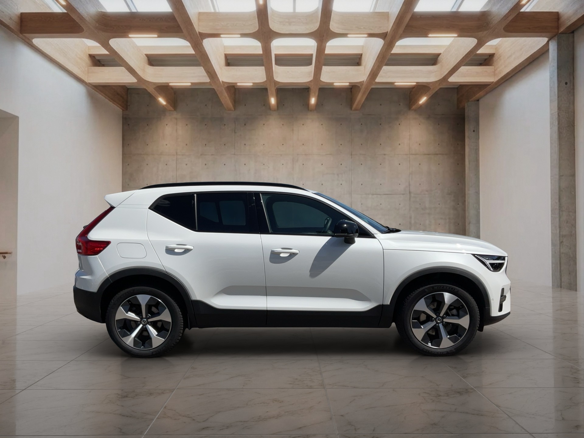 VOLVO XC40 2.0 B3 MH Plus Dark-image-6