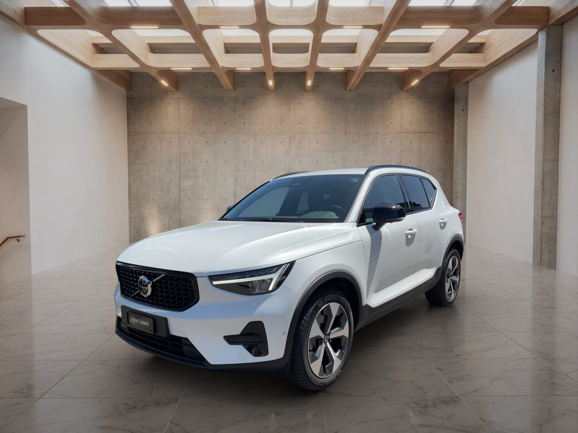 VOLVO XC40 2.0 B3 MH Plus Dark-image-0