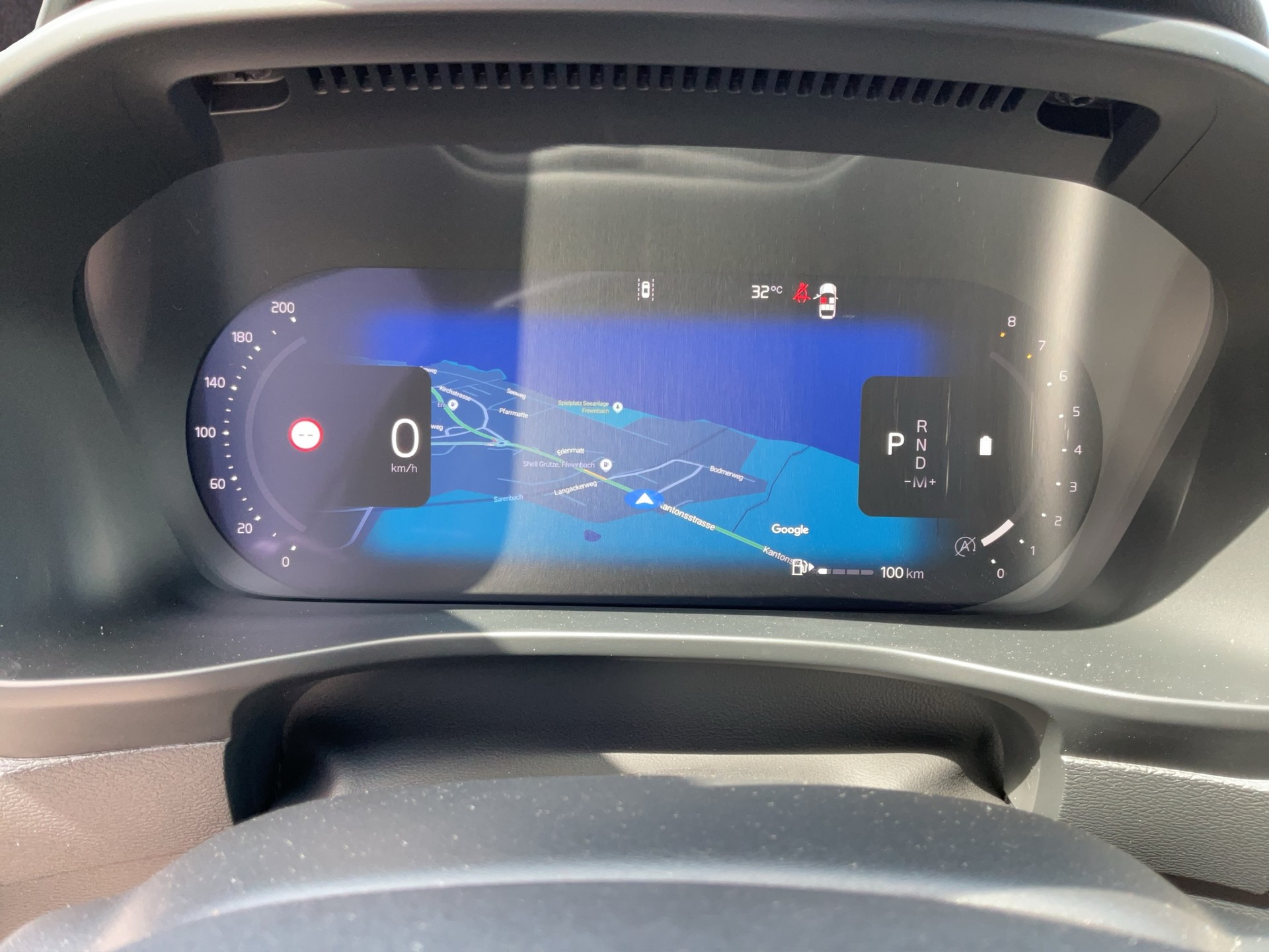VOLVO XC40 2.0 B3 MH Plus Dark-image-12