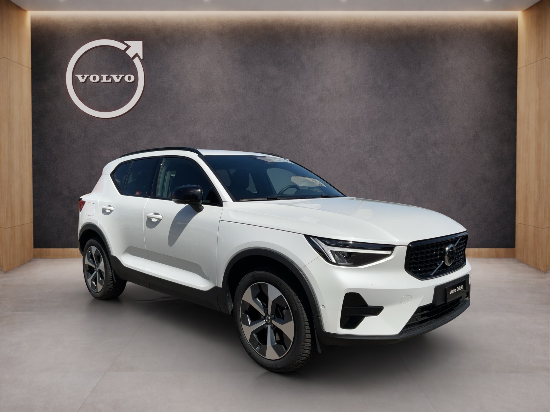 VOLVO XC40 2.0 B3 MH Plus Dark-image-6