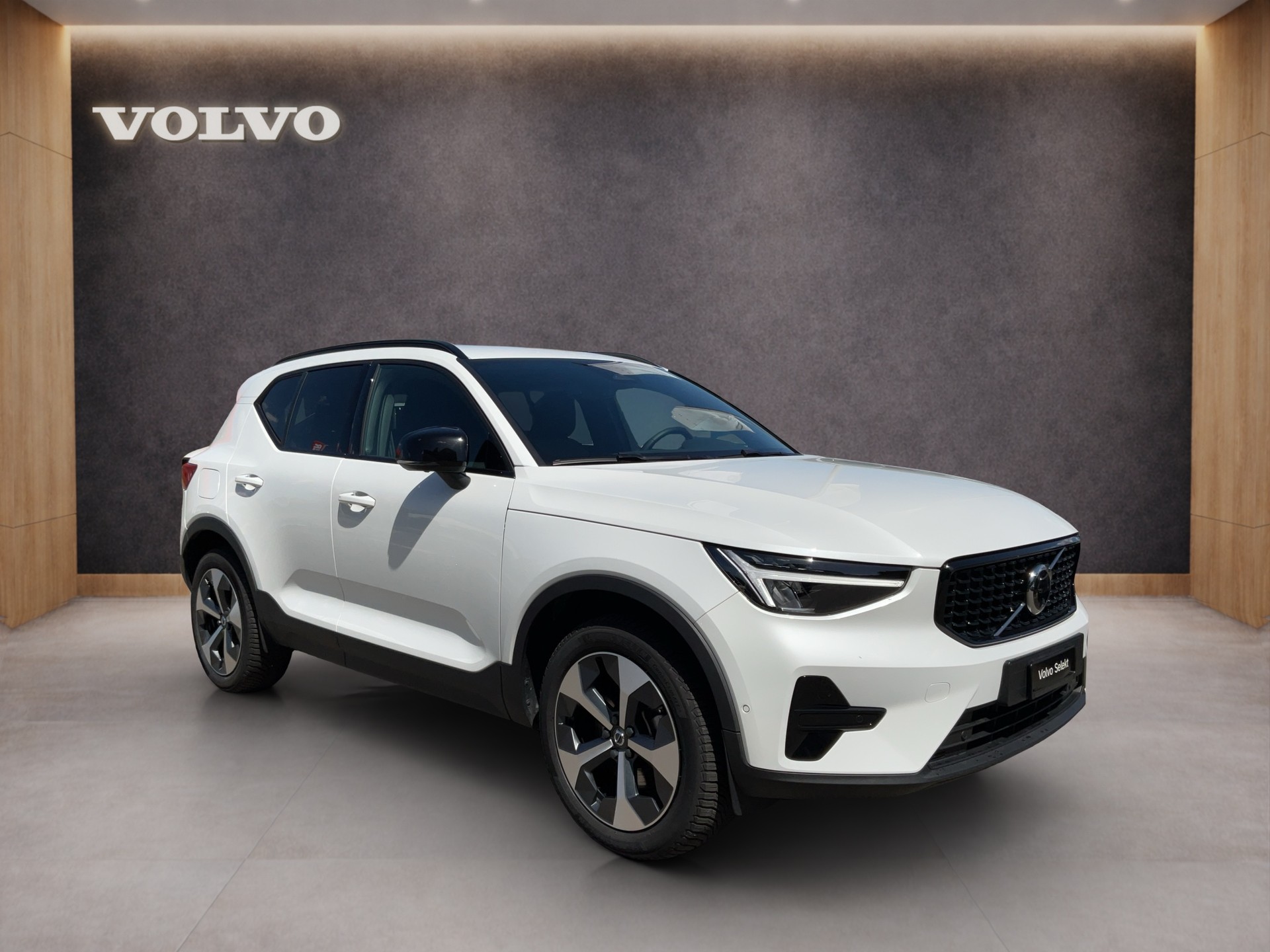 VOLVO XC40 2.0 B3 MH Plus Dark-image-6