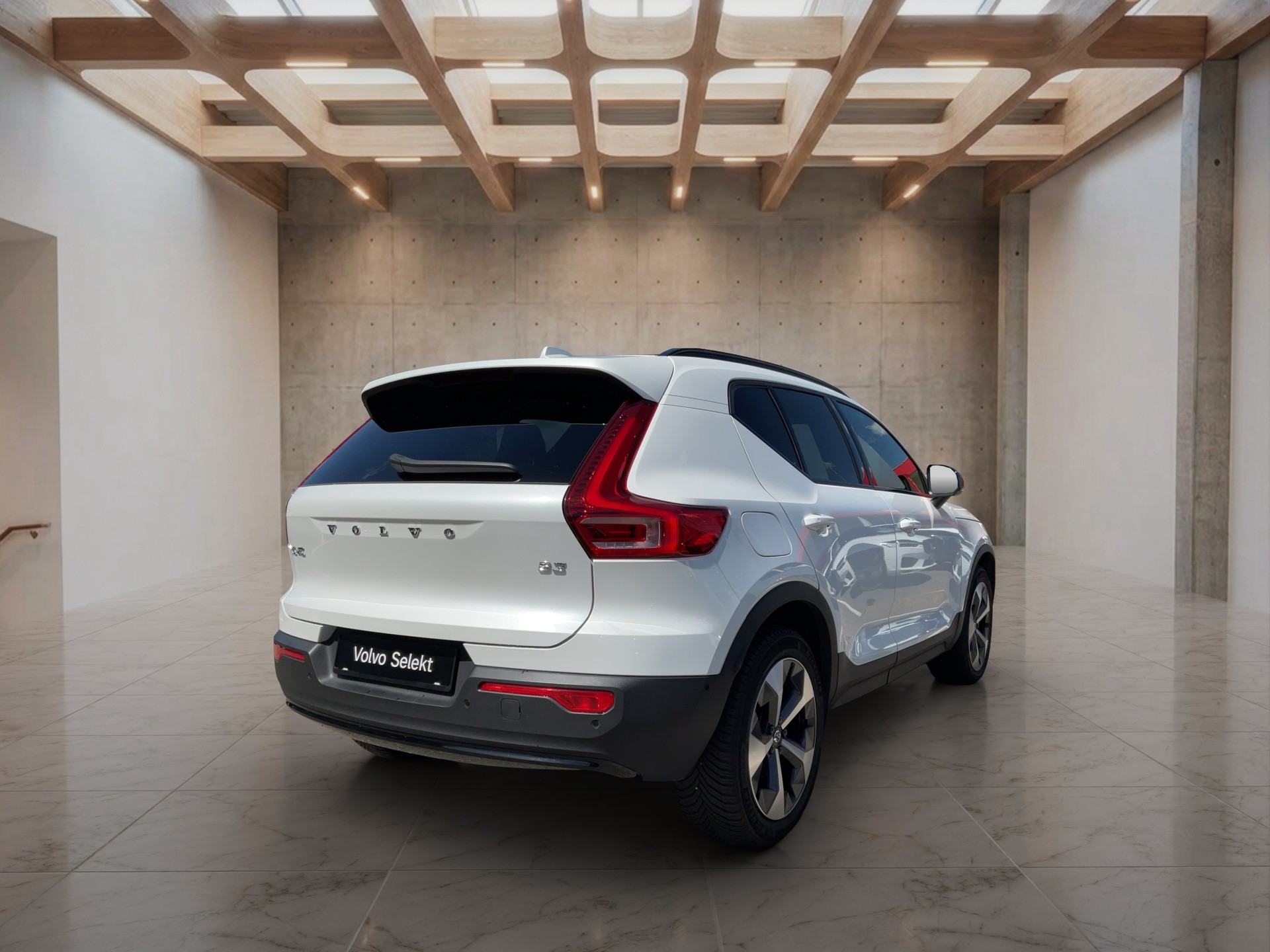 VOLVO XC40 2.0 B3 MH Plus Dark-image-5