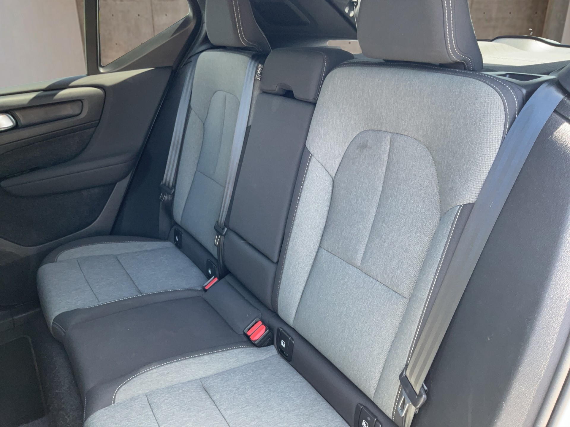 VOLVO XC40 2.0 B3 MH Plus Dark-image-11