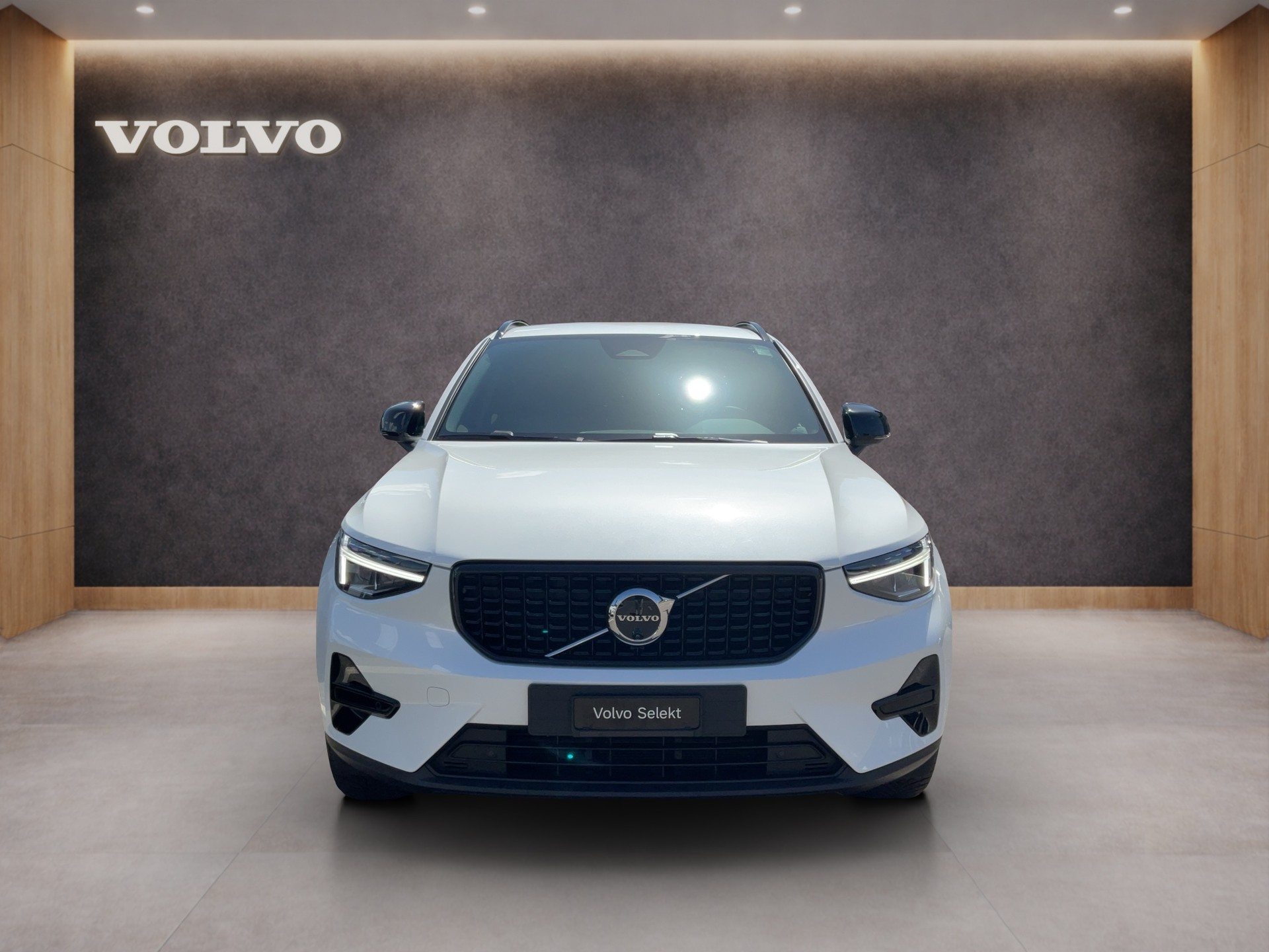 VOLVO XC40 2.0 B3 MH Plus Dark-image-7
