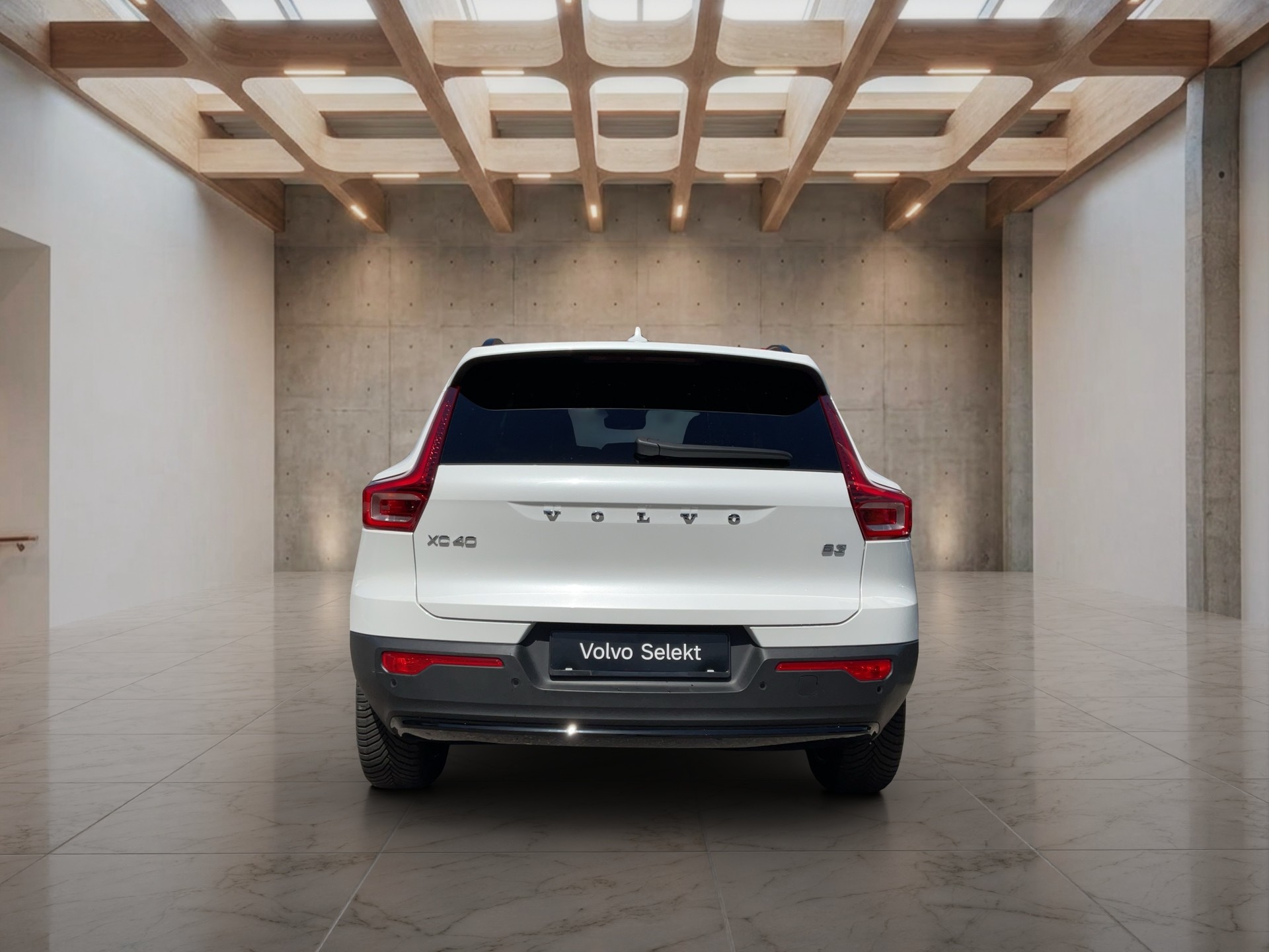 VOLVO XC40 2.0 B3 MH Plus Dark-image-4