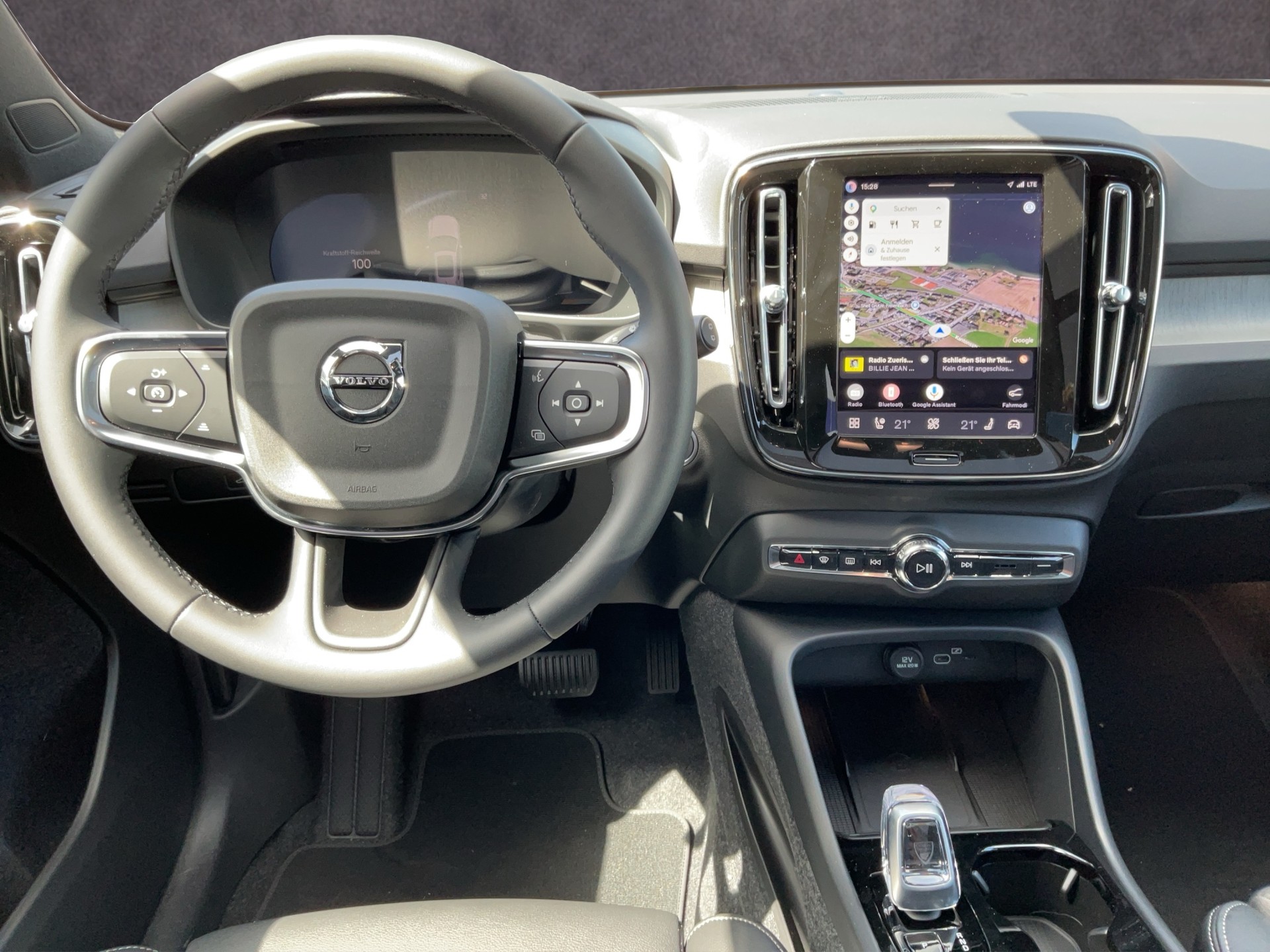 VOLVO XC40 2.0 B3 MH Plus Dark-image-10