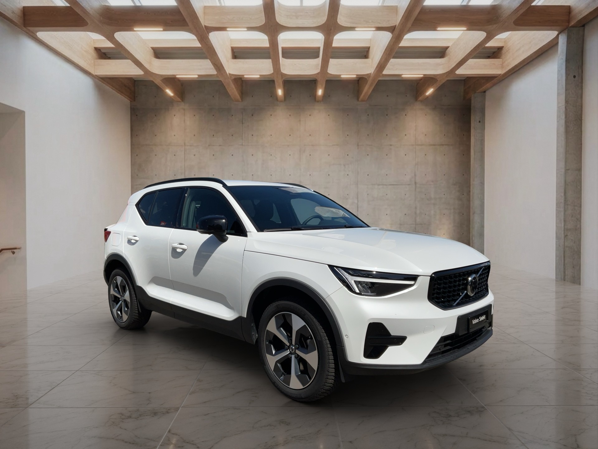 VOLVO XC40 2.0 B3 MH Plus Dark-image-7