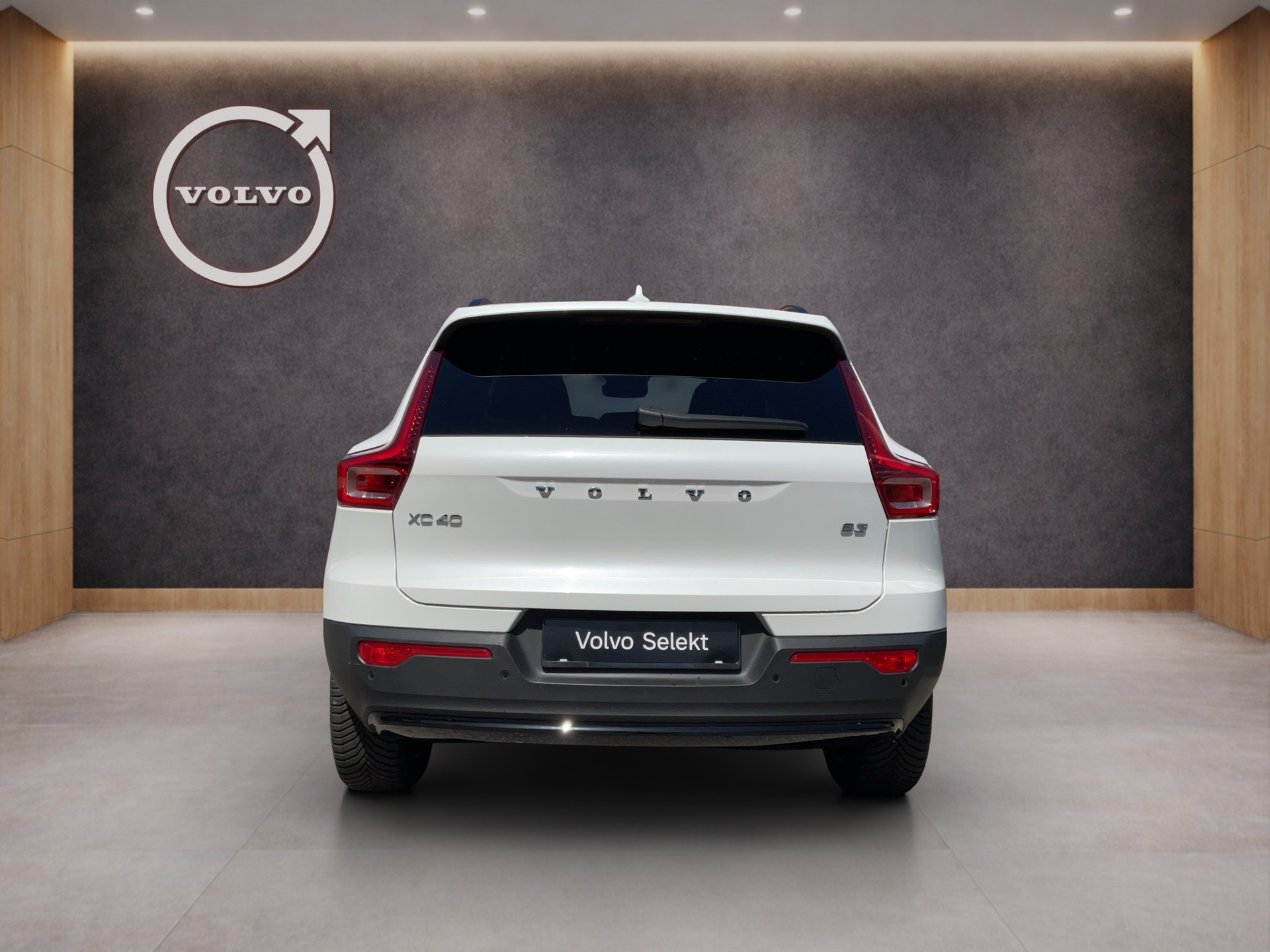 VOLVO XC40 2.0 B3 MH Plus Dark-image-3
