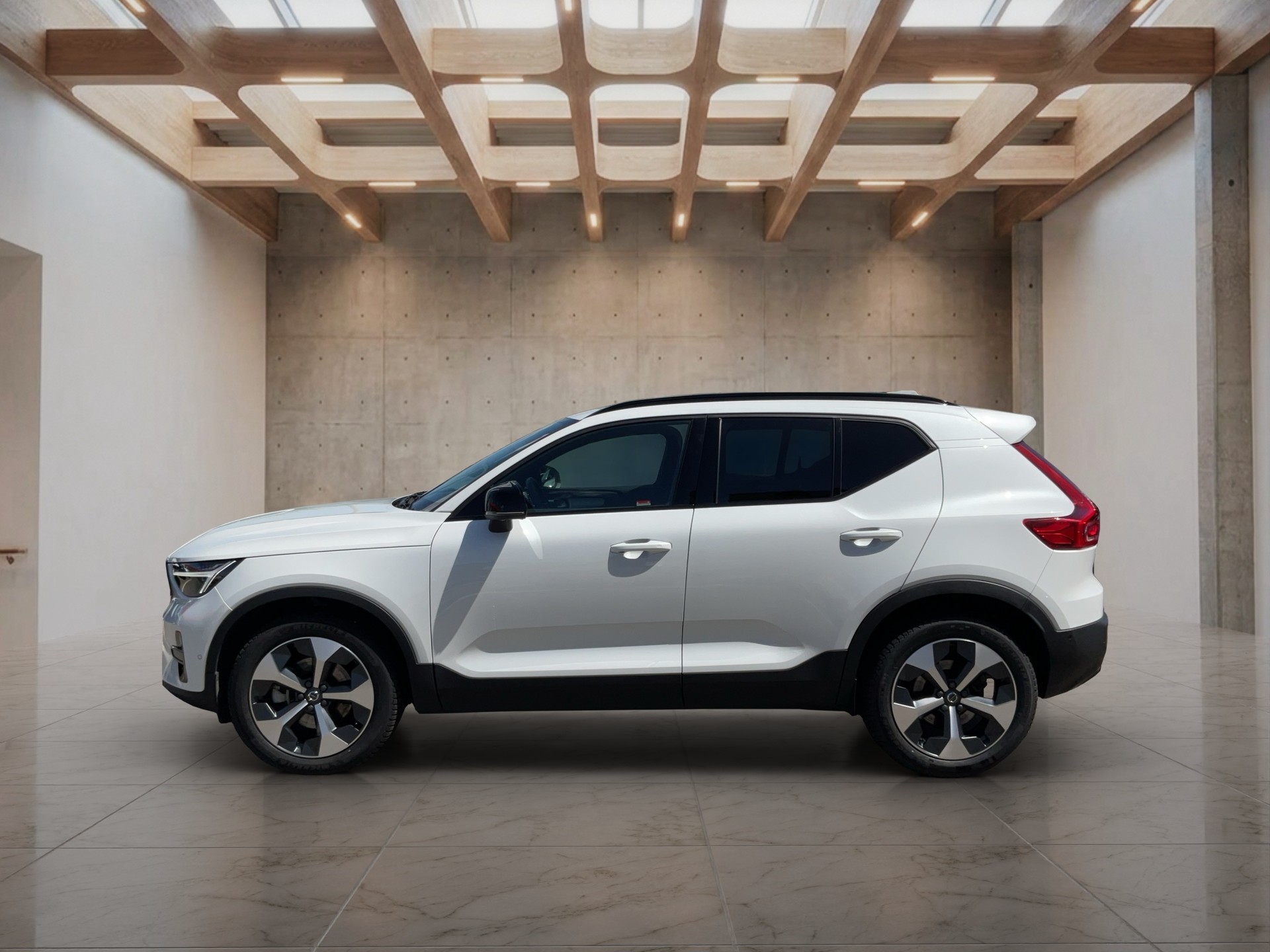 VOLVO XC40 2.0 B3 MH Plus Dark-image-2