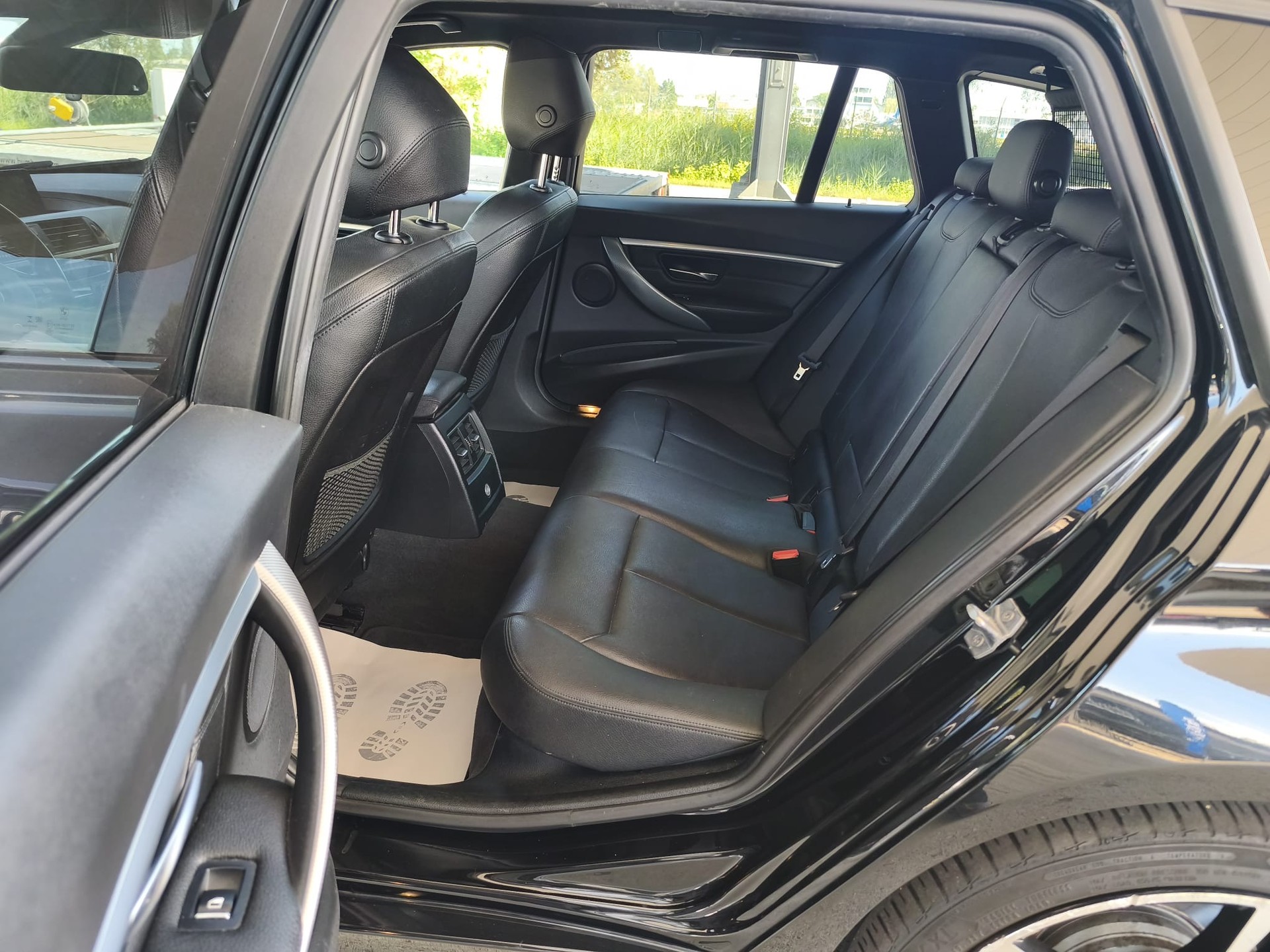 BMW 320d xDrive Touring Swiss Advantage Sport Stept-image-14
