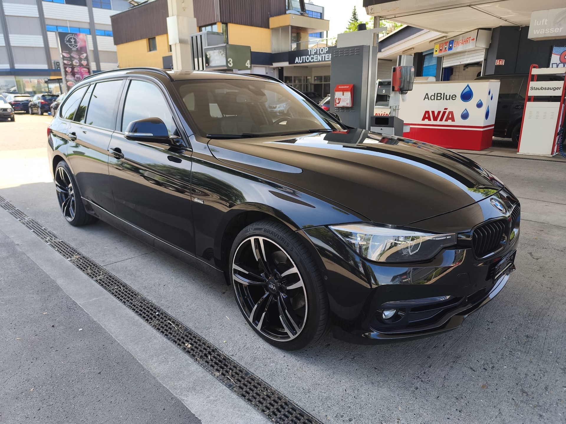 BMW 320d xDrive Touring Swiss Advantage Sport Stept-image-0