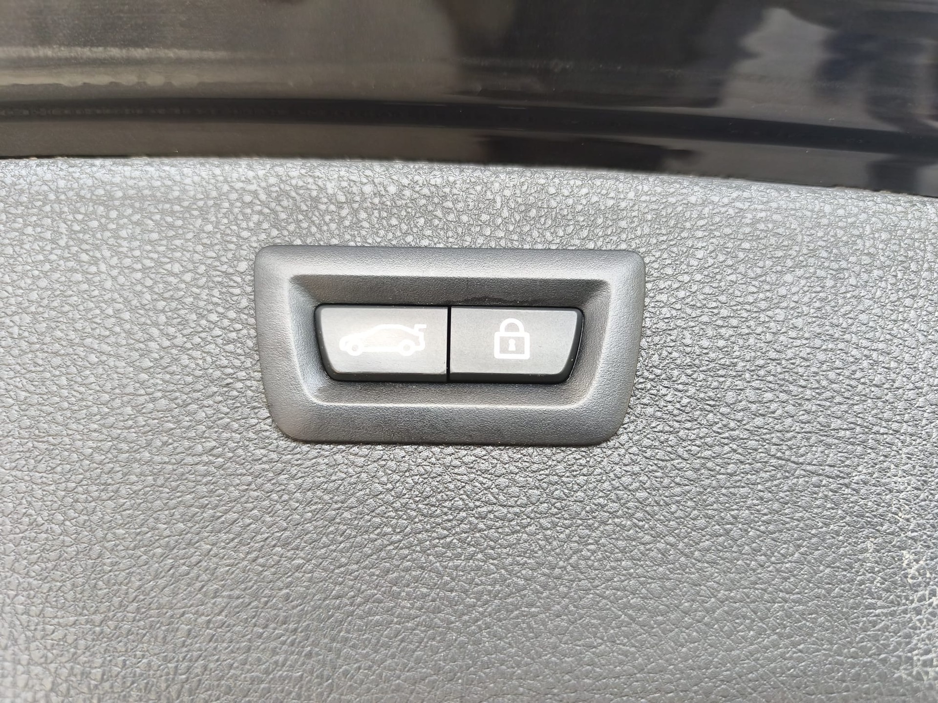 BMW 320d xDrive Touring Swiss Advantage Sport Stept-image-17