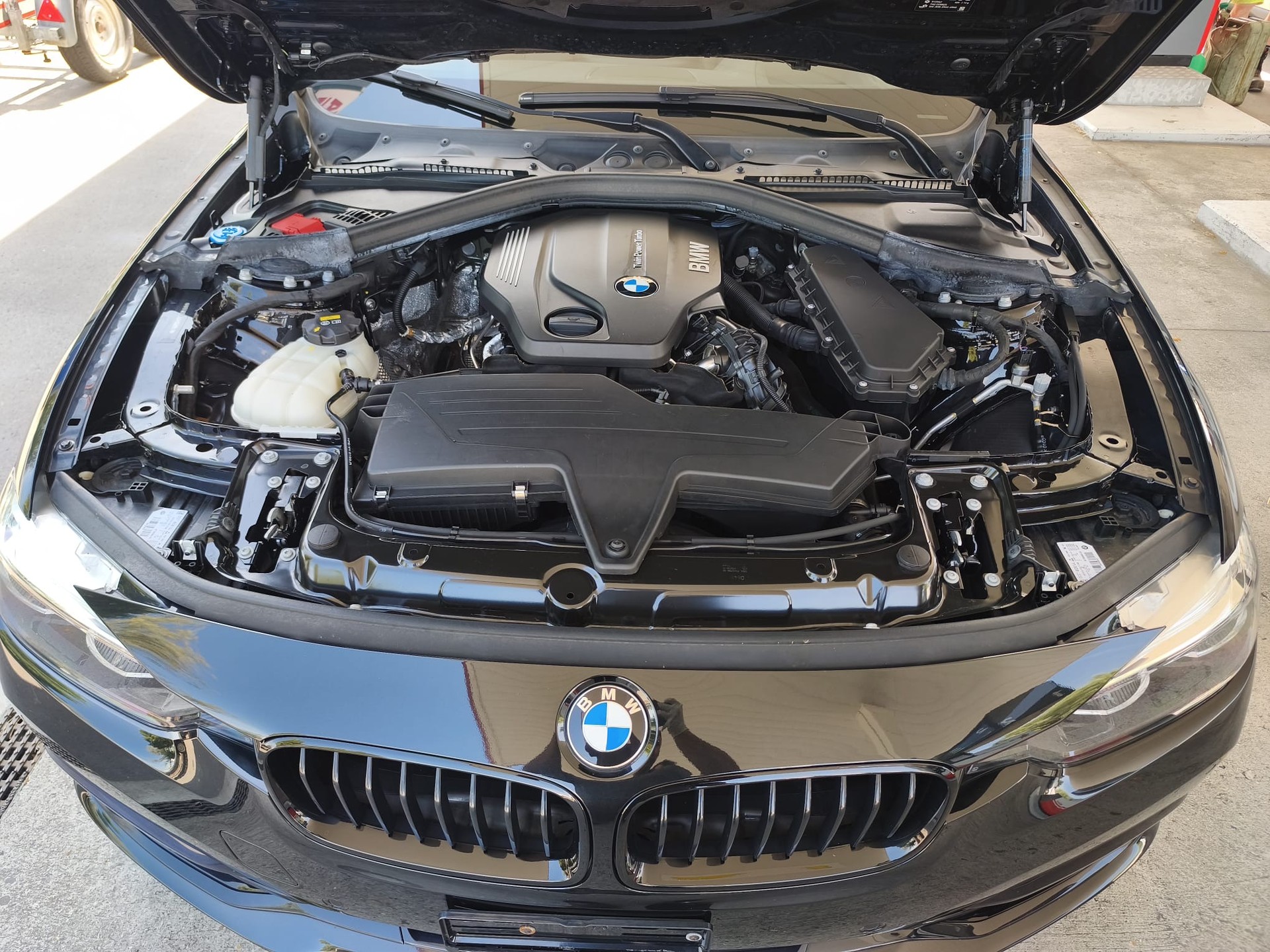 BMW 320d xDrive Touring Swiss Advantage Sport Stept-image-25