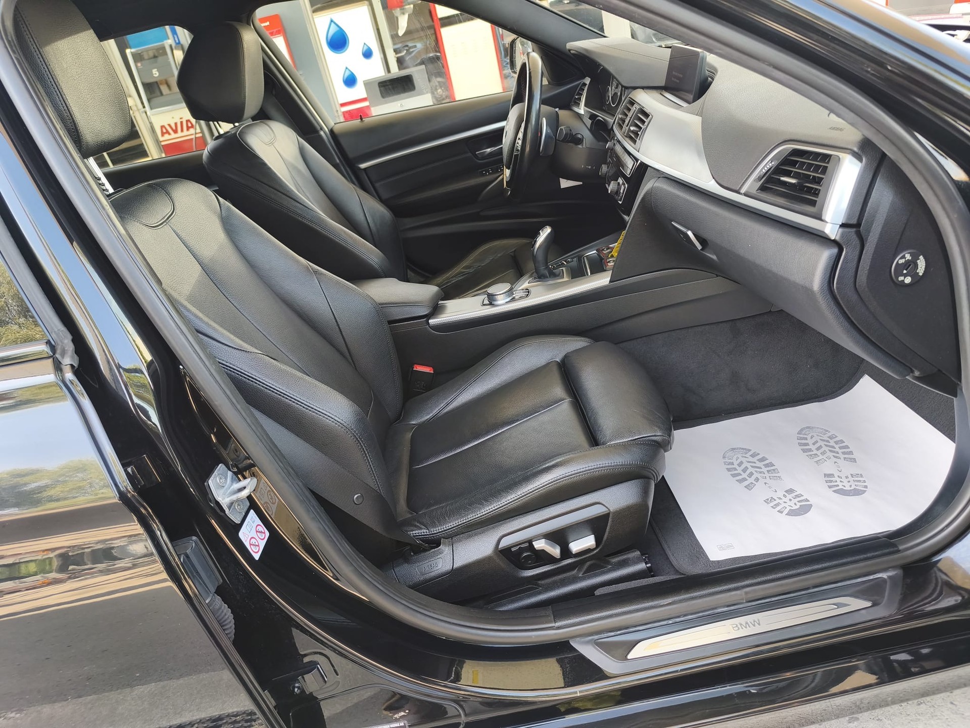 BMW 320d xDrive Touring Swiss Advantage Sport Stept-image-13