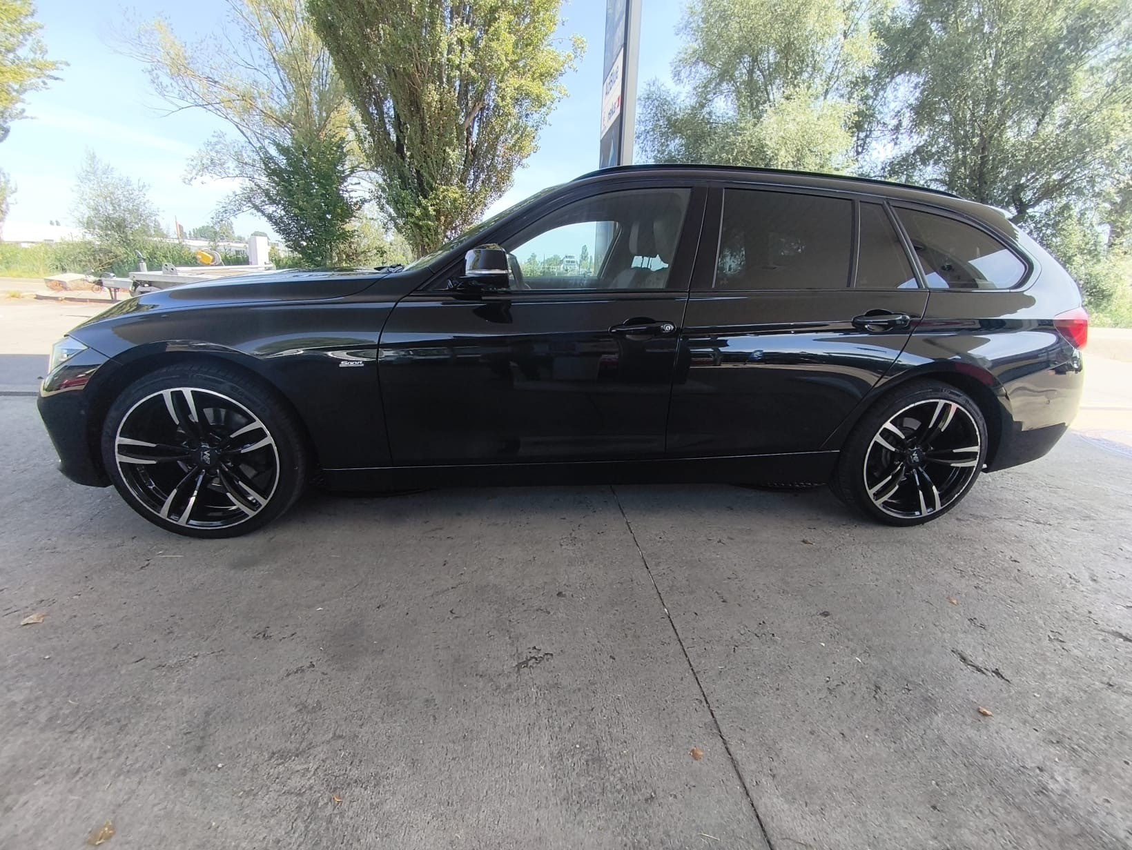 BMW 320d xDrive Touring Swiss Advantage Sport Stept-image-5