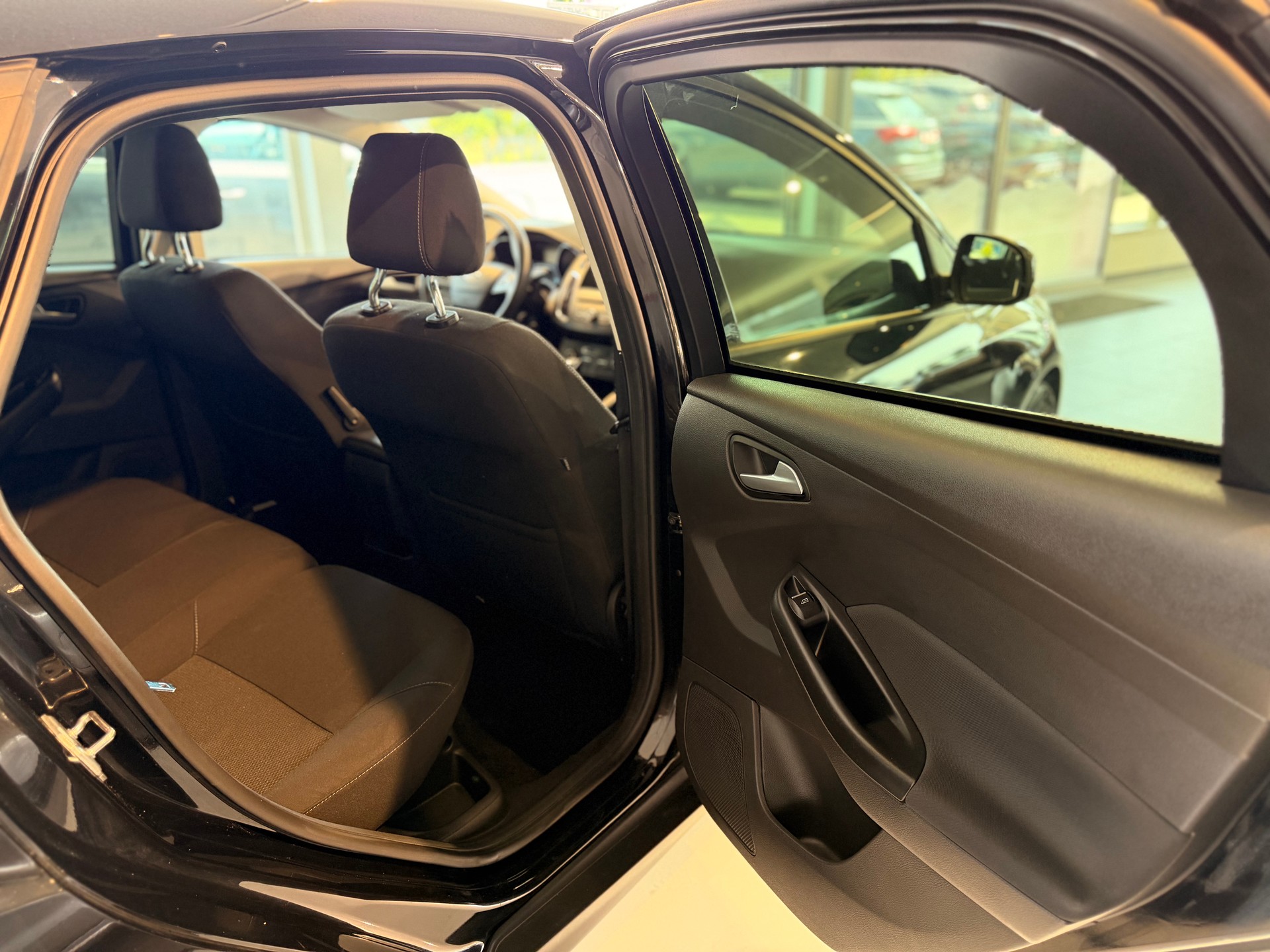 FORD Focus 1.0 SCTi Trend-image-19