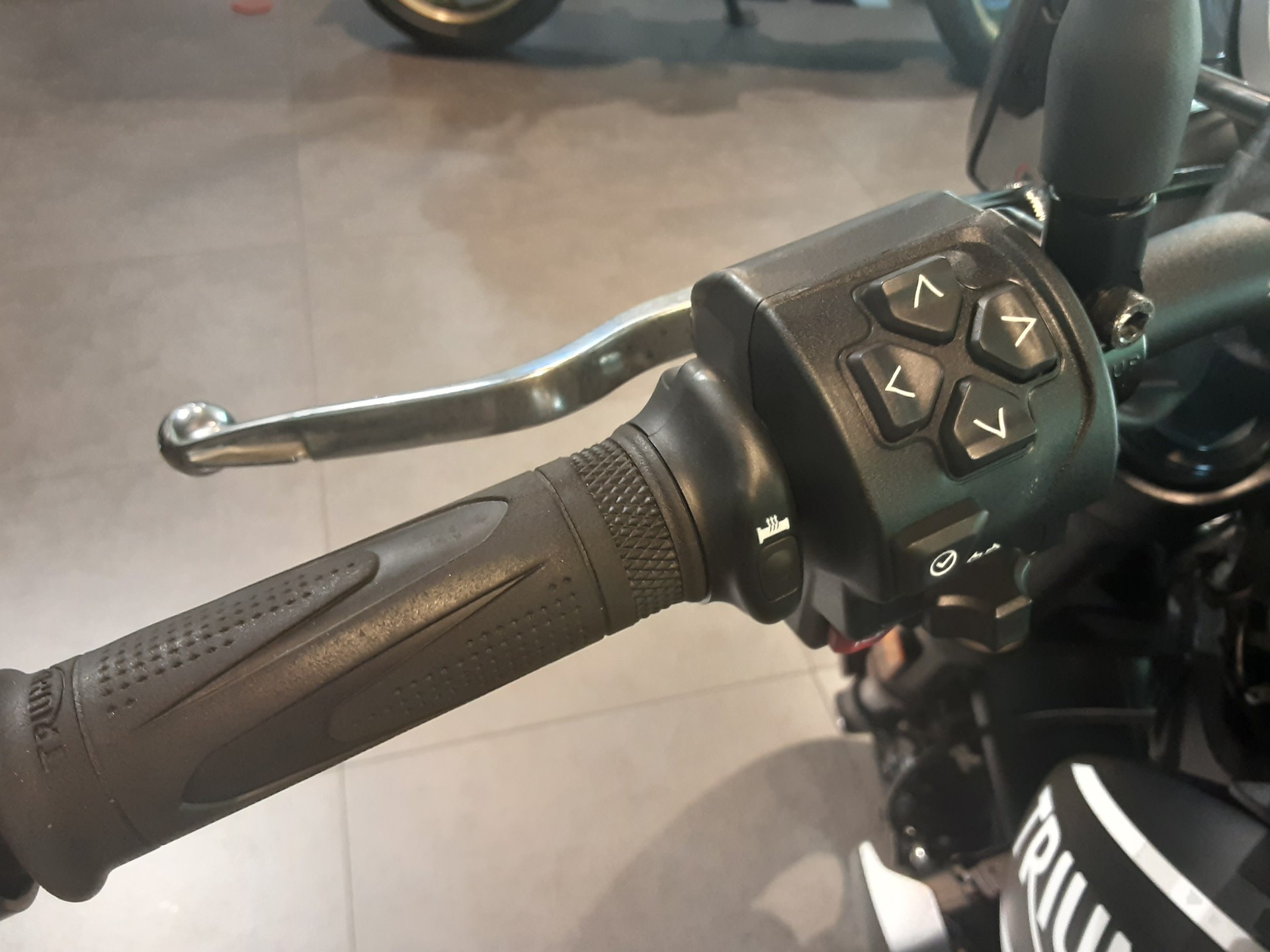 TRIUMPH Trident 660-image-7