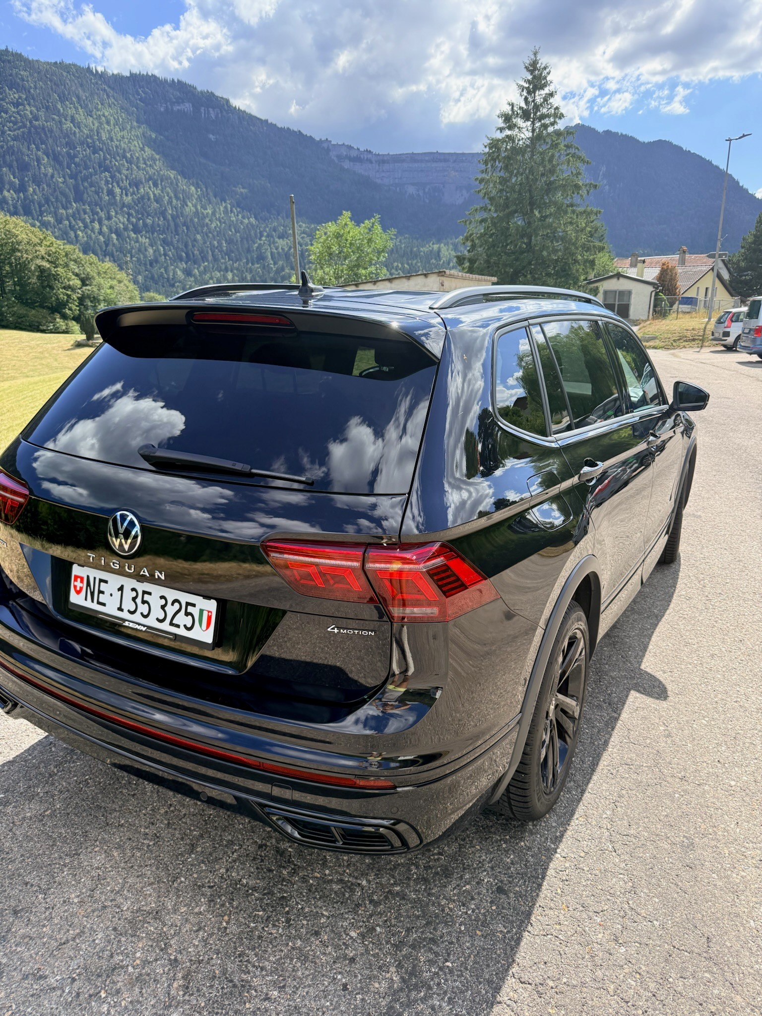 VW Tiguan Allspace 2.0TSI R-Line 4Motion DSG-image-2