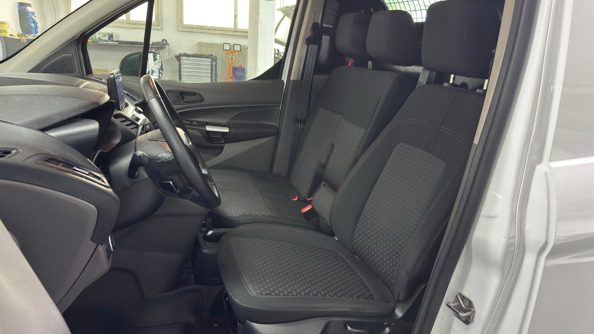 FORD Transit Connect Van T210 1.5 Eco Blue Trend A-image-5