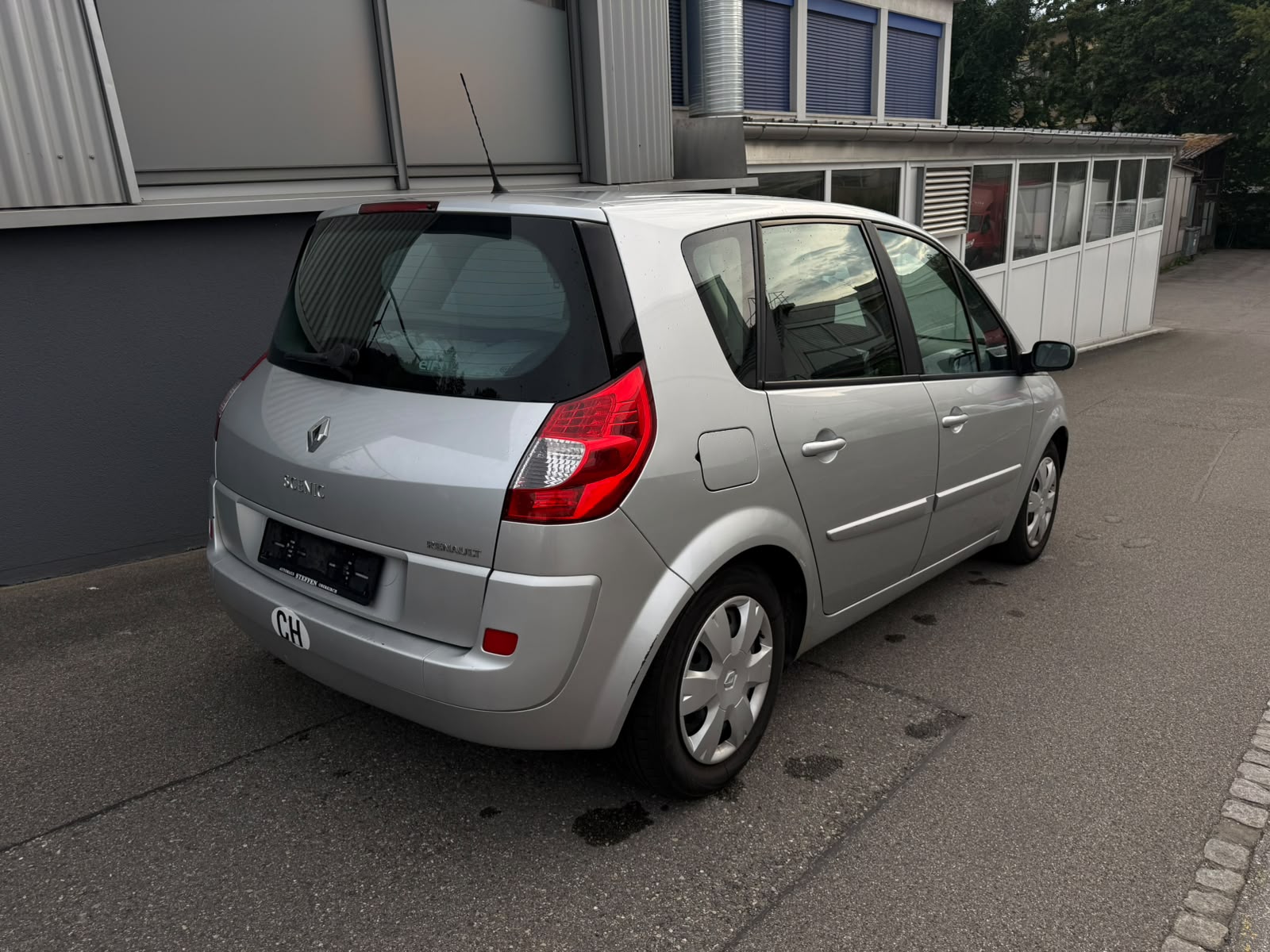 RENAULT Scénic 2.0 16V Dynamique-image-4