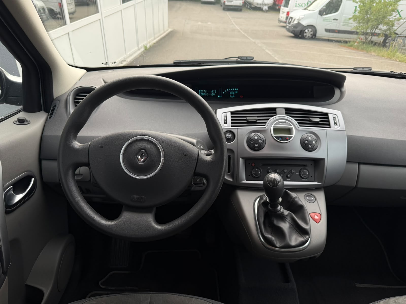 RENAULT Scénic 2.0 16V Dynamique-image-9