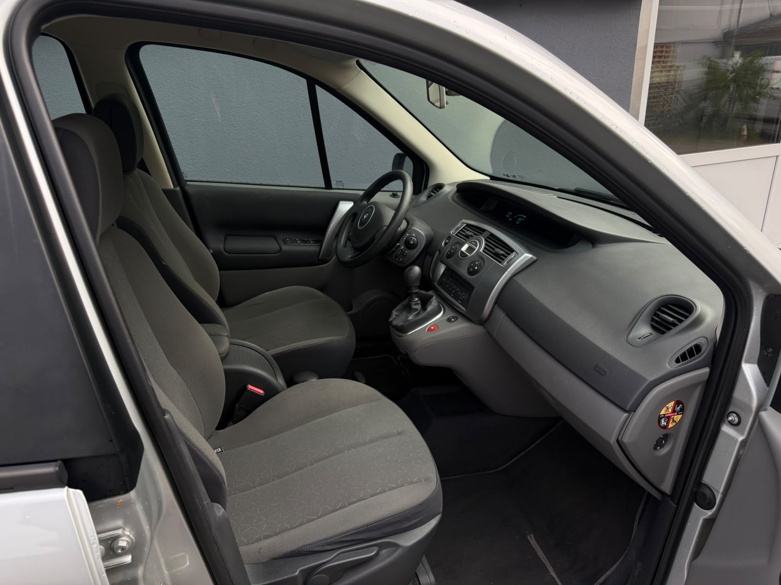RENAULT Scénic 2.0 16V Dynamique-image-8