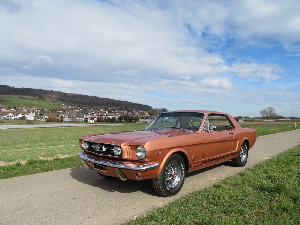 FORD Mustang