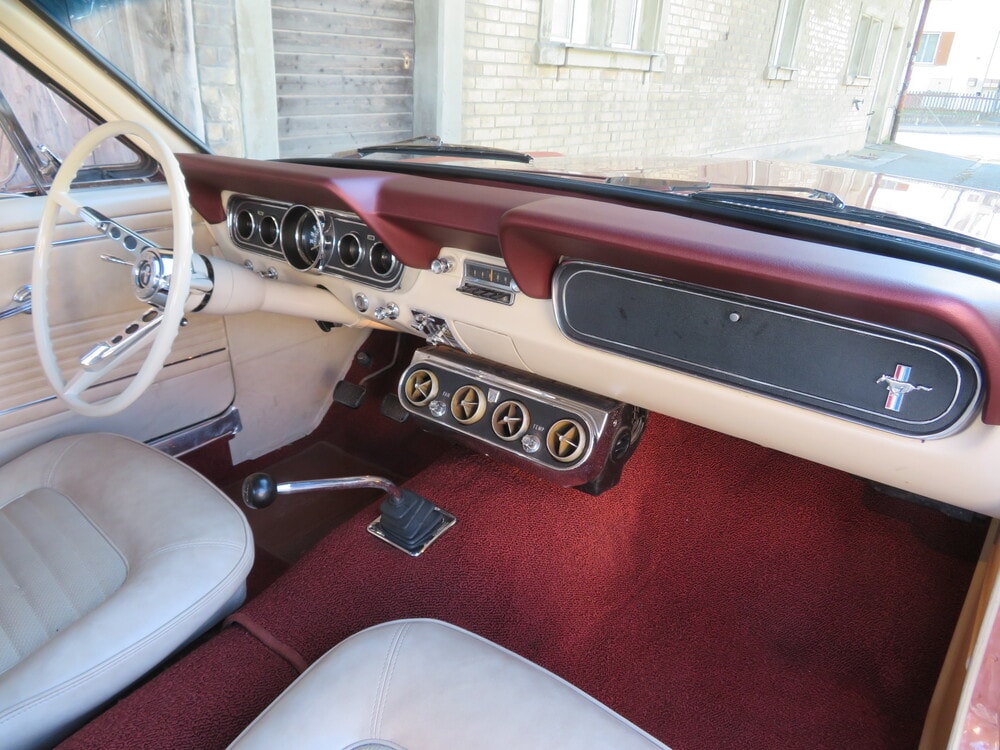 FORD Mustang-image-10