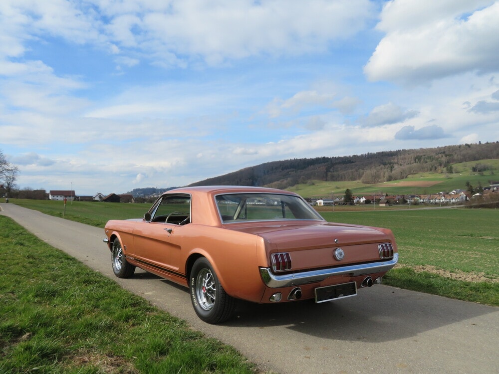 FORD Mustang-image-1
