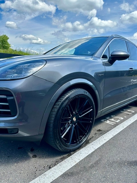 PORSCHE 3.0 V6 E-Hybrid-image-1