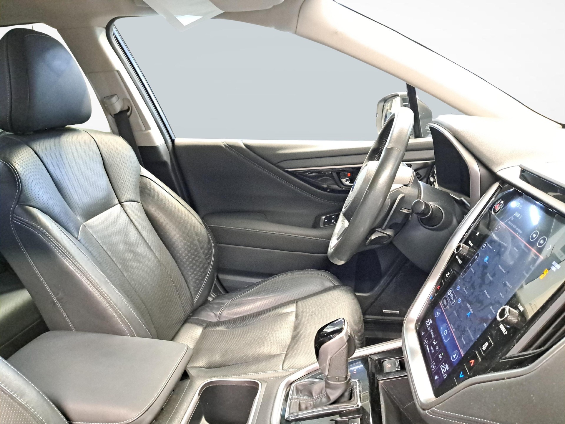 SUBARU Outback 2.5i Luxury-image-9