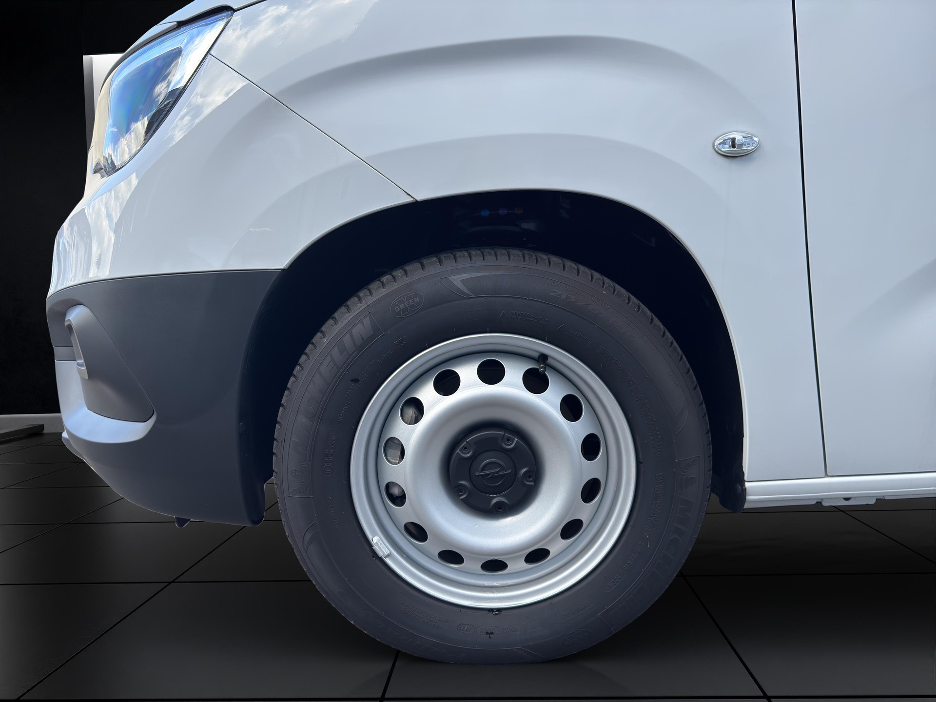 OPEL Combo-e Cargo 2.4 t Electric +-image-8